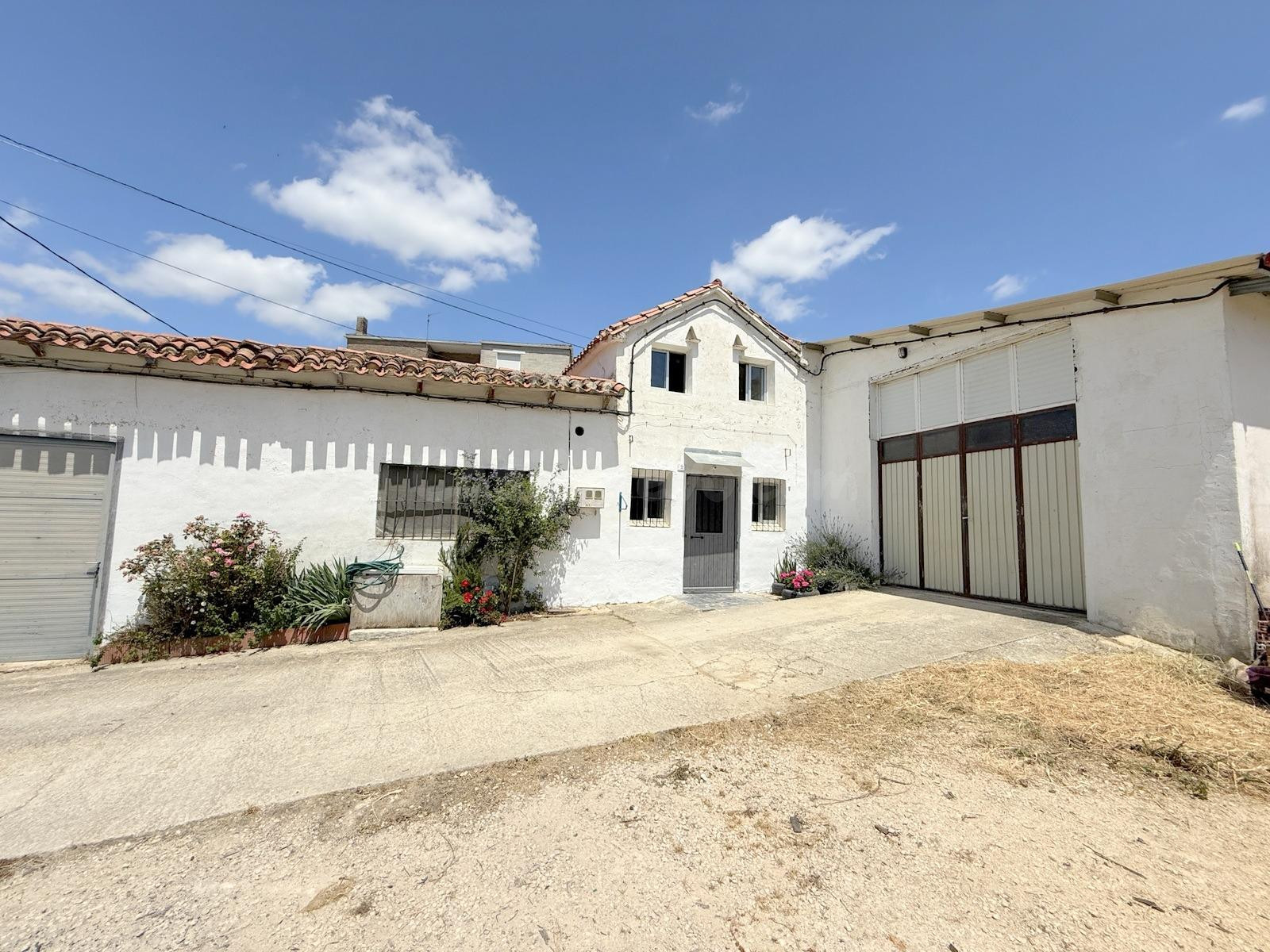 Finca con Nave y vivienda en Bearin