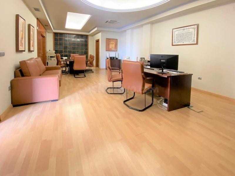 Exclusivo local de oficinas listo para entrar en Albolote