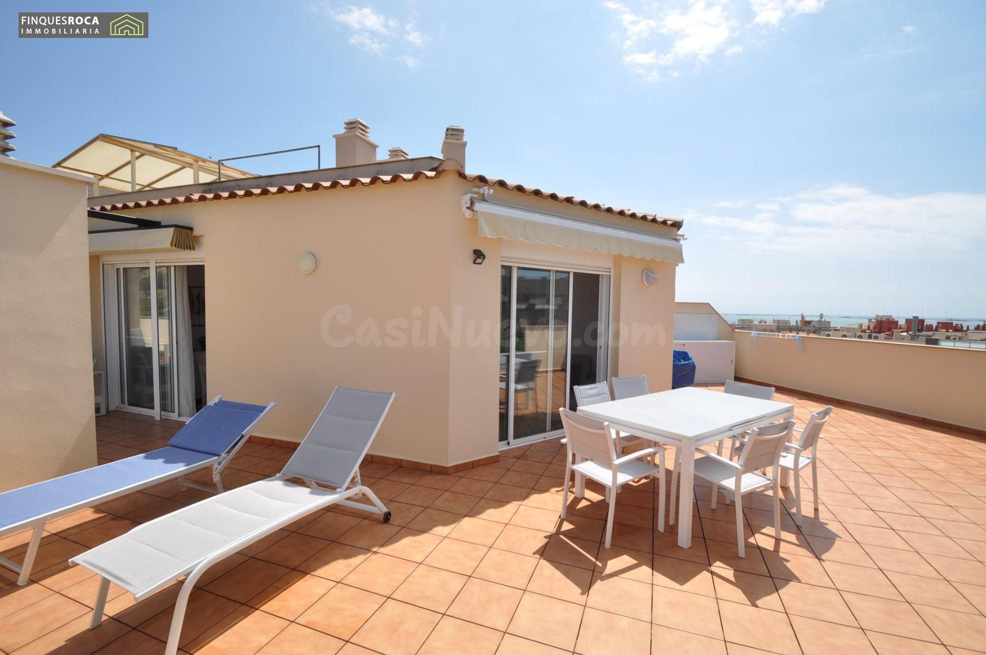 Espectacular Ático de 4 Dormitorios, Terraza de 120 m2, Vista al Mar y a la Montaña