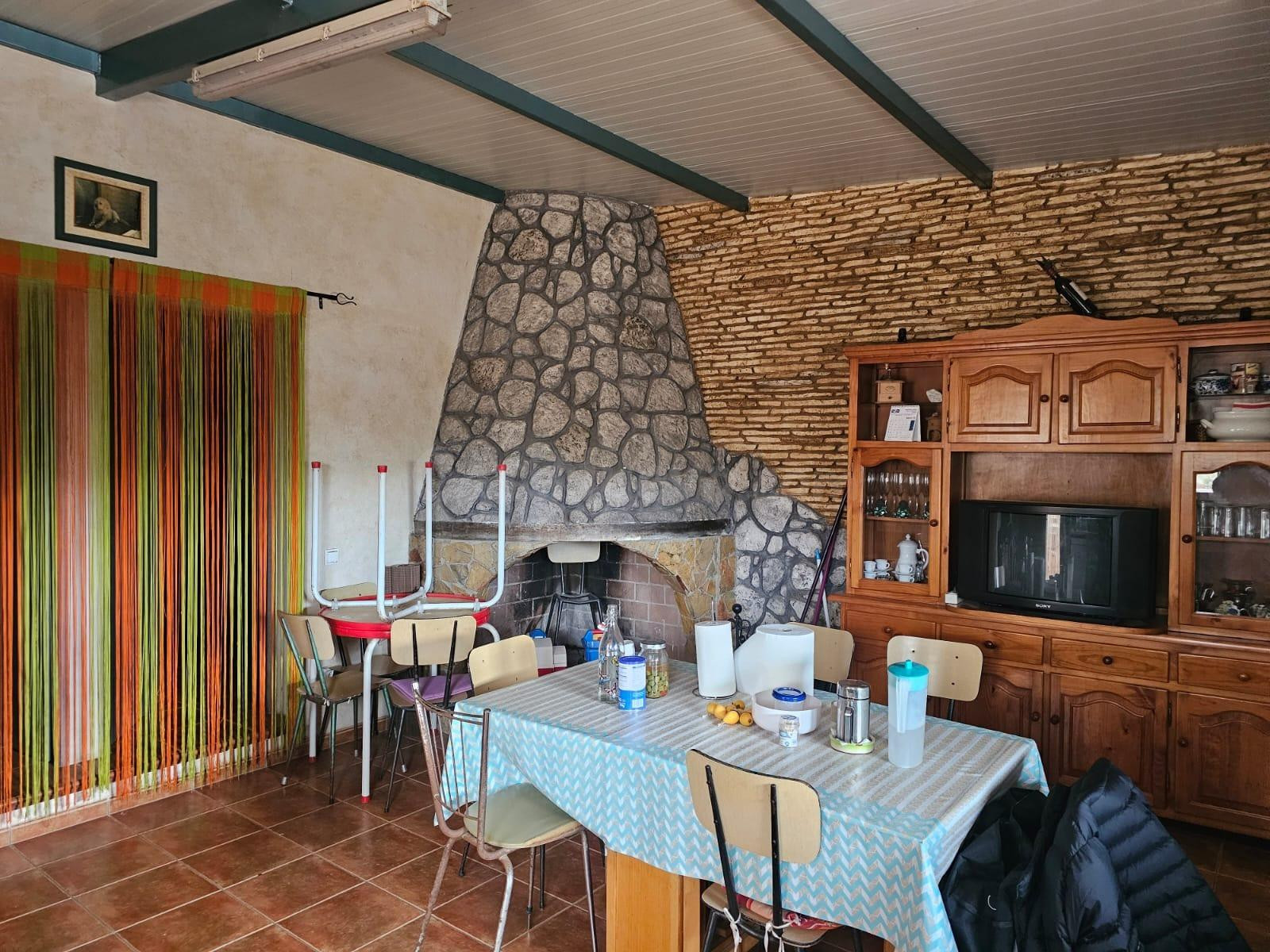 Finca rústica con casa y granja de conejos con licencia