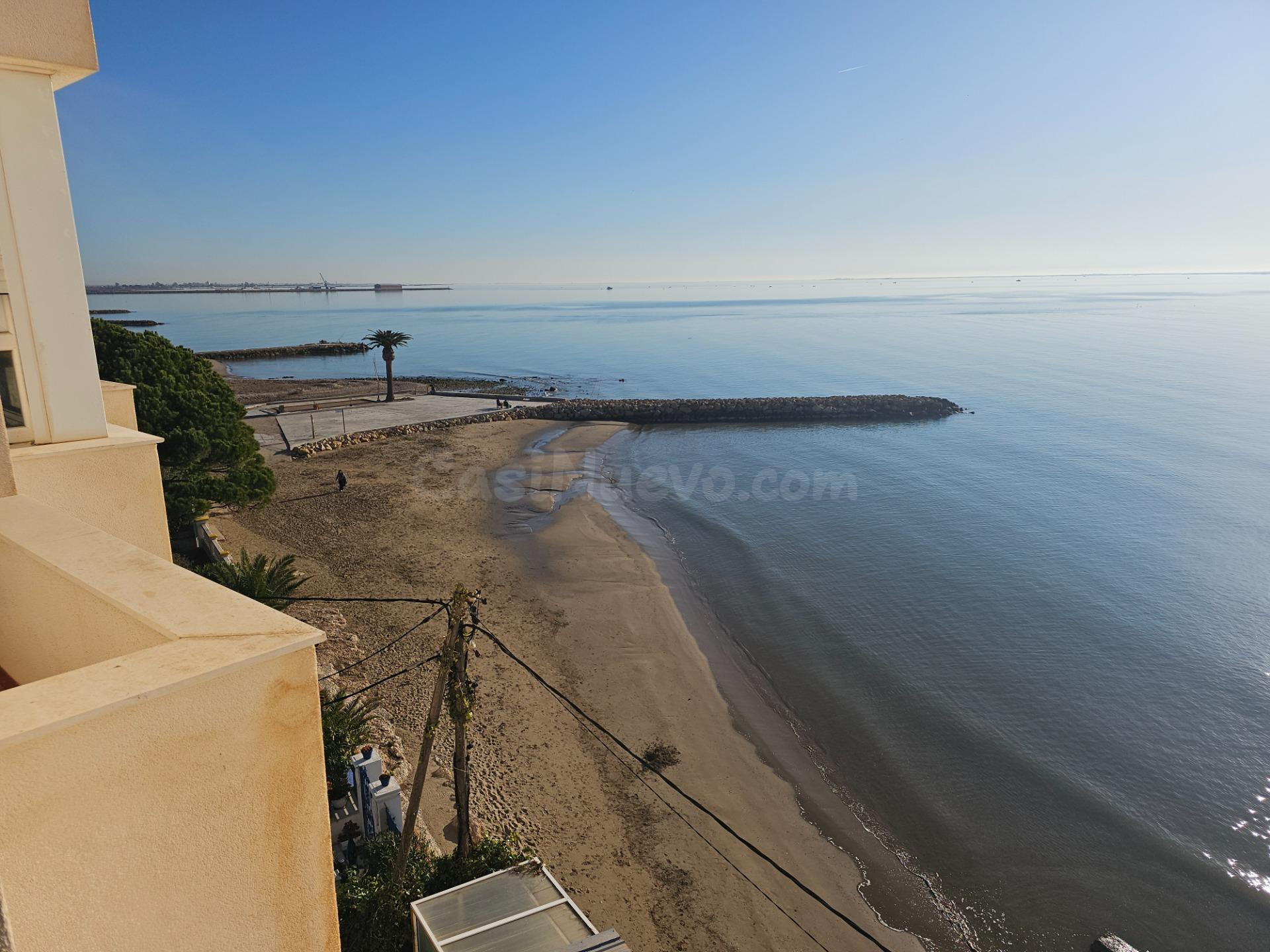 PISO EN PRIMERA LÍNEA DE MAR