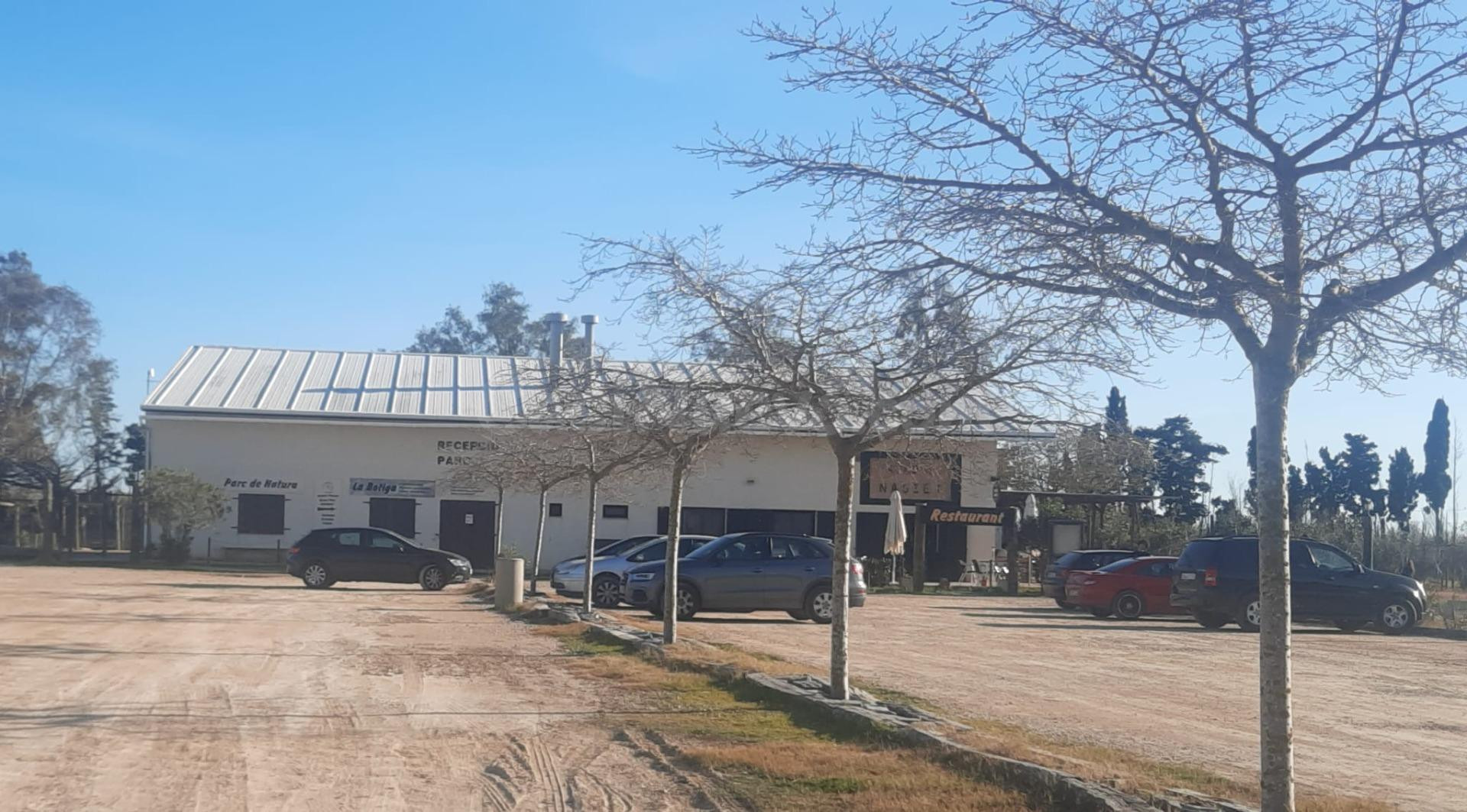 15 HA CON CASA, RESTAURANTE Y NAVE AL LADO DEL RÍO EBRO