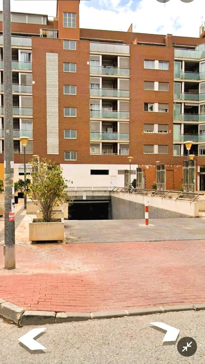 Plaza de garaje de alquiler en Juan Pablo ll, frente a Hacienda !!