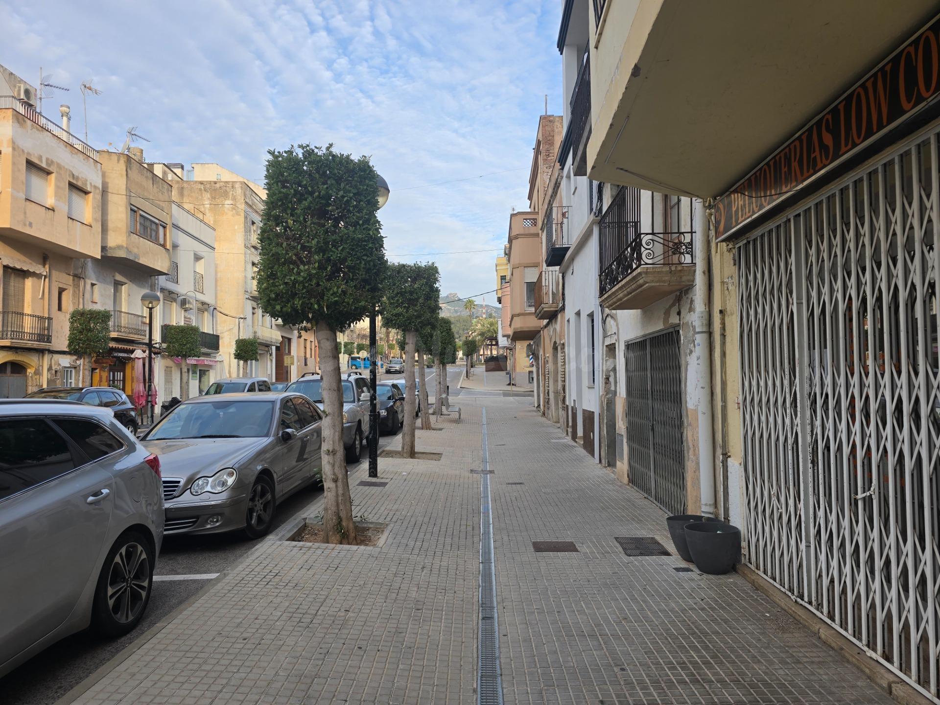 Local comercial en zona Puerto  con salida de humos