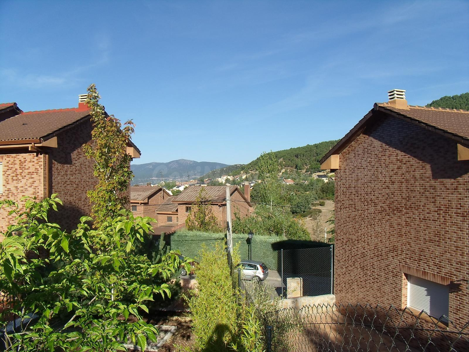 Amplia y Elegante Vivienda con Jardín en Entorno Natural¡¡¡