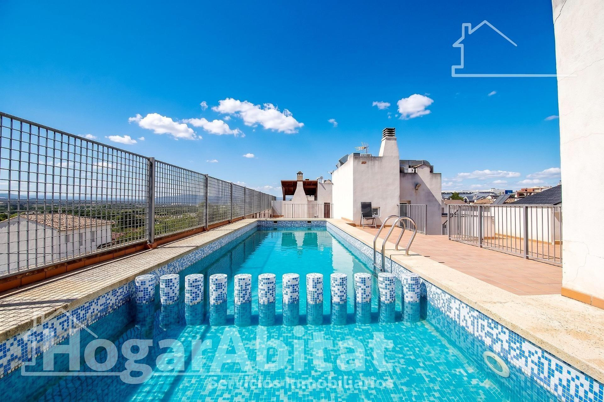 ¡VISTAS PANORÁMICAS! SOFISTICADO Y LUMINOSO CON PISCINA, GARAJE Y BALCÓN