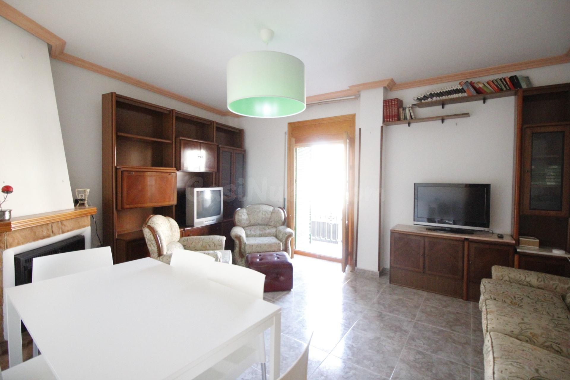 EXCELENTE CASA EN EL CENTRO DE BAZA!!!!