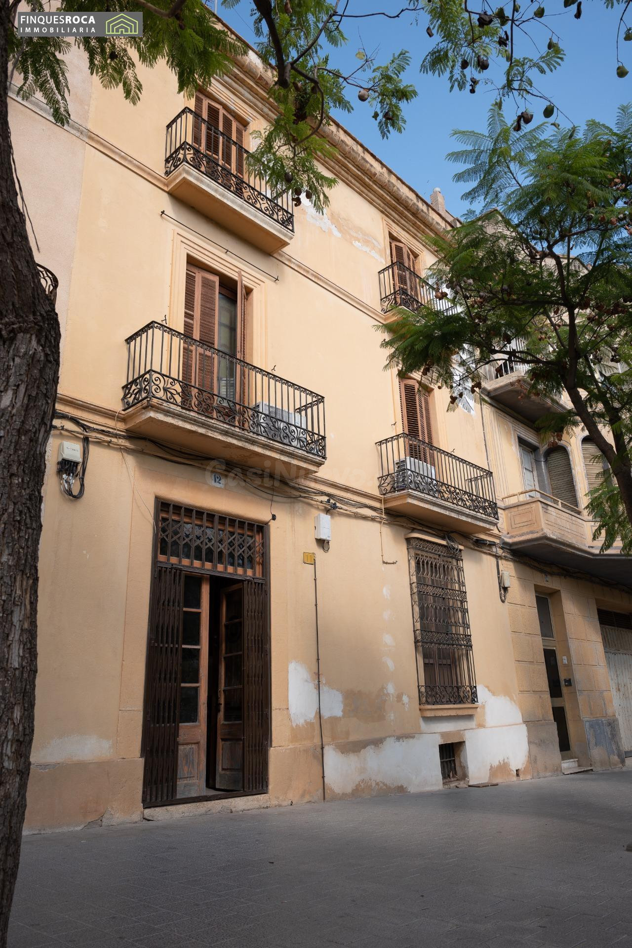 CASA SEÑORIAL CON ENCANTO Y GRAN PATIO JUNTO AL AYUNTAMIENTO DE LA RÀPITA, PRECIO NEGOCIABLE