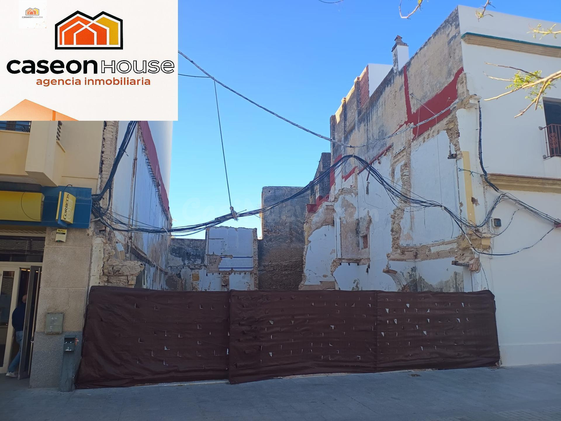 SUELO EN EL CENTRO DE CHICLANA , ubicación INMEJORABLE !!!