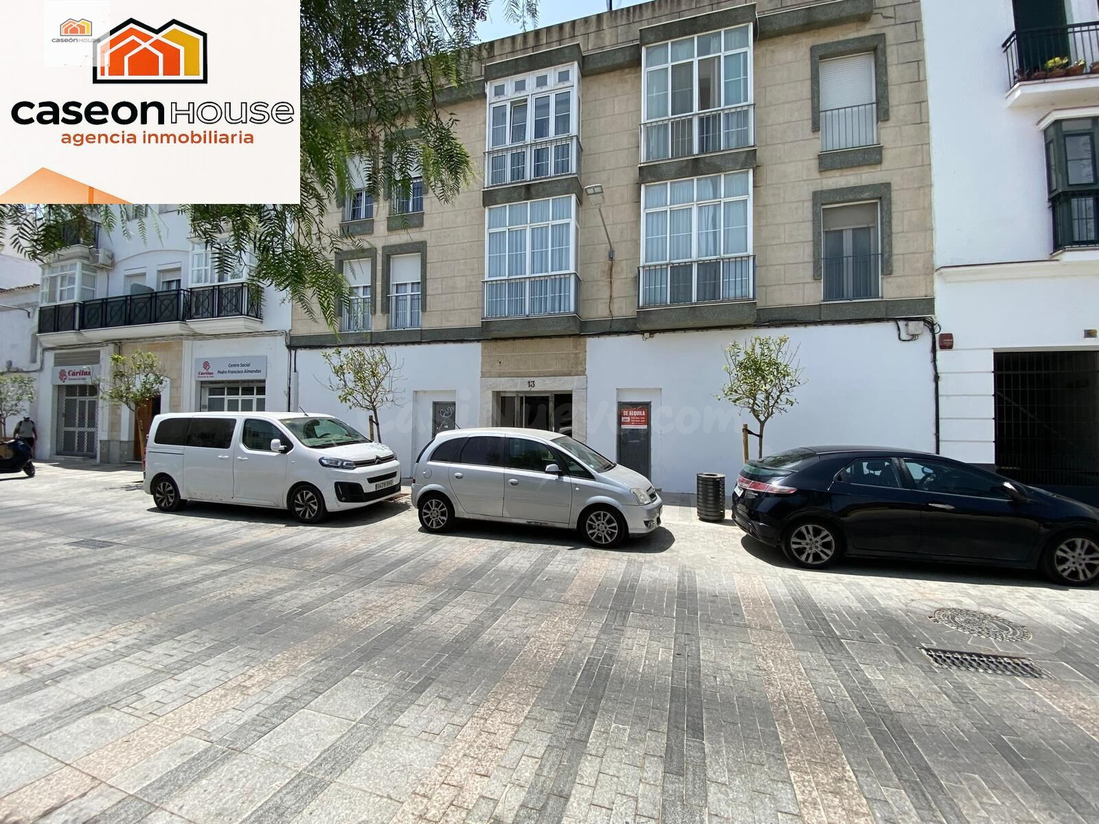 LOCAL EN VENTA EN EL CENTRO DE CHICLANA, CALLE PROXIMAMENTE PEATONAL.