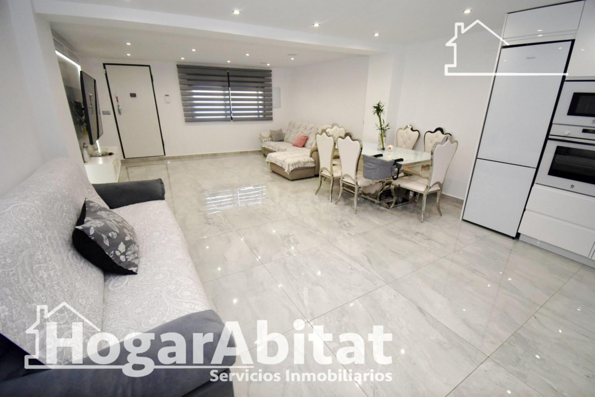 AMPLIA CASA REFORMADA Y LUMINOSA CON TERRAZA EN ALMAZORA