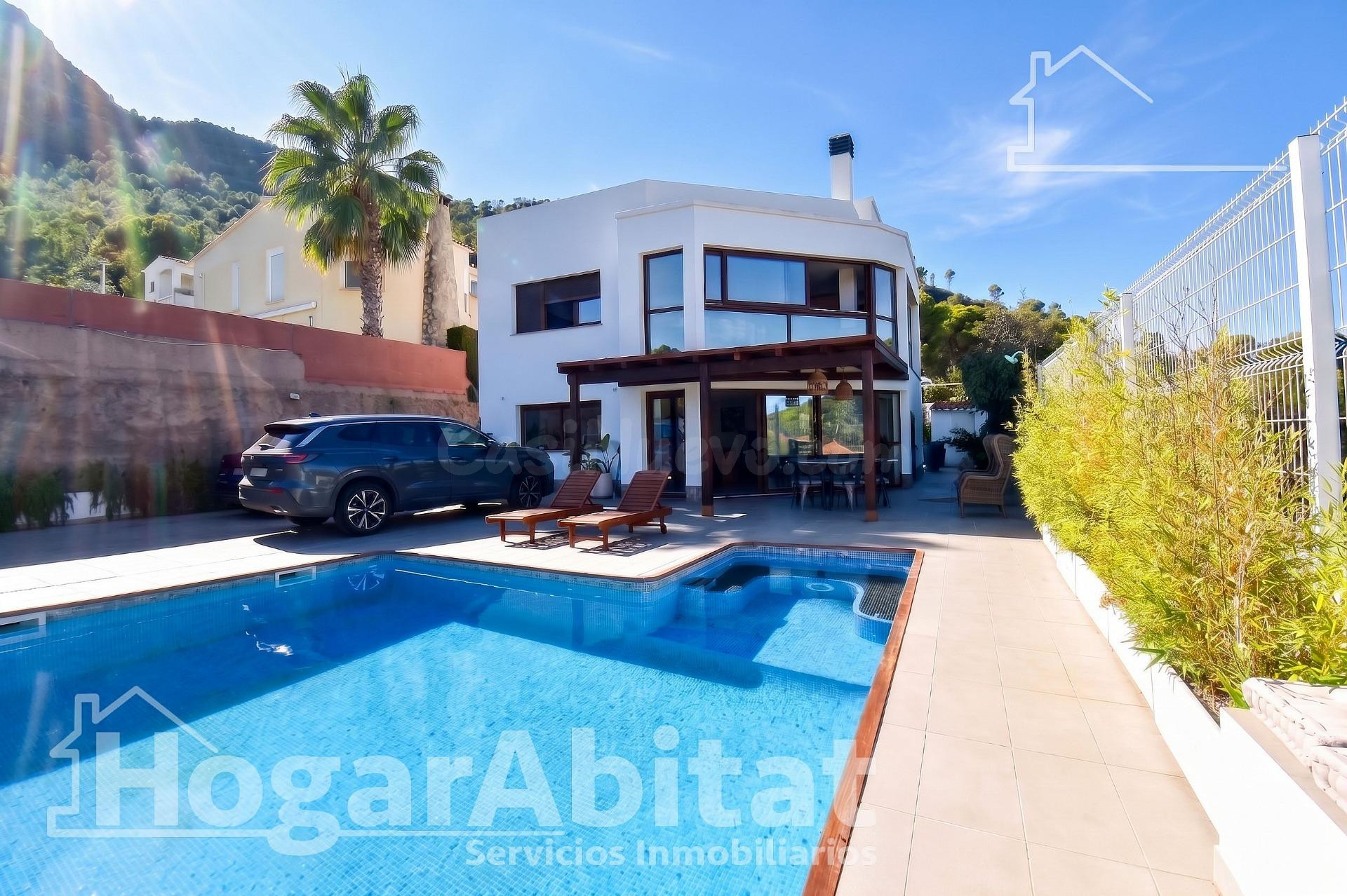 ¡CHALET DE LUJO! AMPLIO Y SOFISTICADO CON PARKING, PISCINA Y TERRAZA