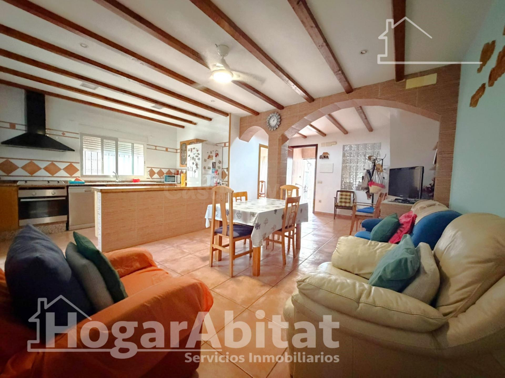 AMPLIA CASA CON TERRAZA Y GARAJE CERCA DE LA PLAYA DE SAGUNTO