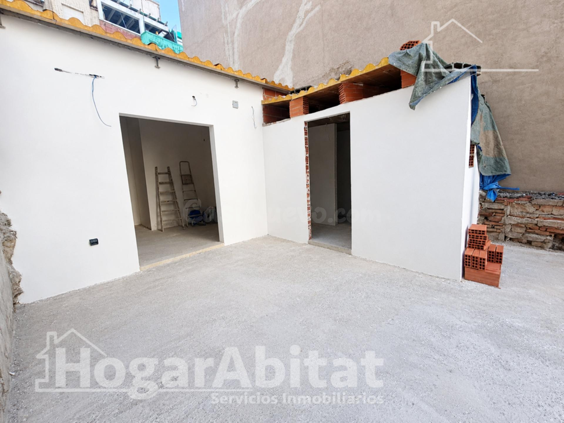 CASA SEMIREFORMADA CON TERRAZA Y GARAJE