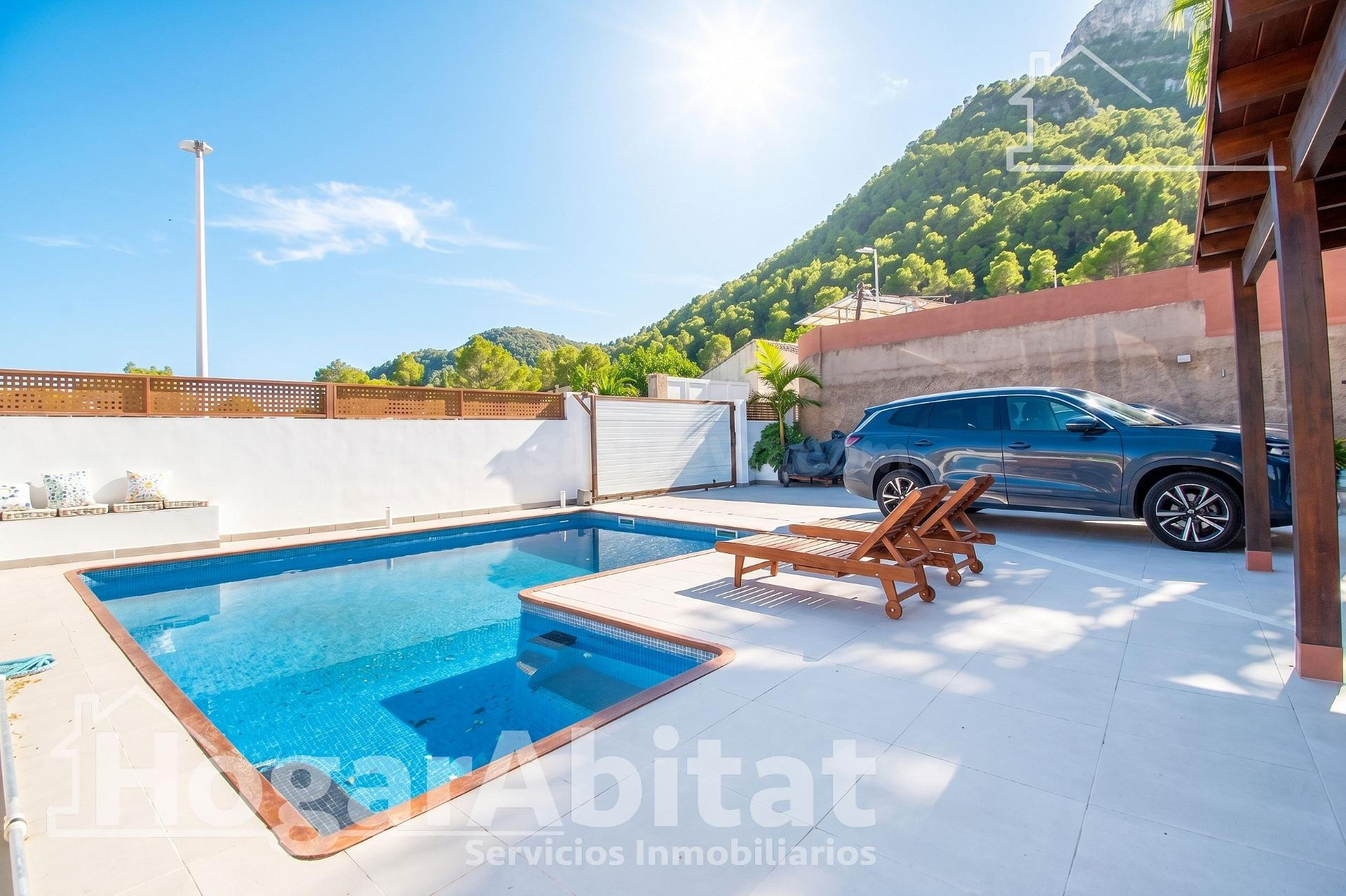 ¡CHALET DE LUJO! AMPLIO Y SOFISTICADO CON PARKING, PISCINA Y TERRAZA