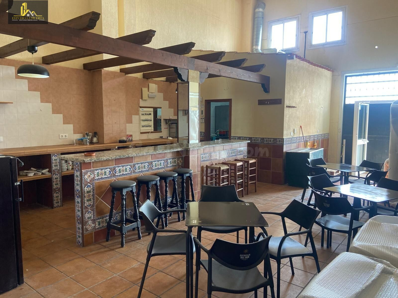 NAVE EN ZONA ALTA DEMANDA CON LICENCIA DE COCINA 98m2