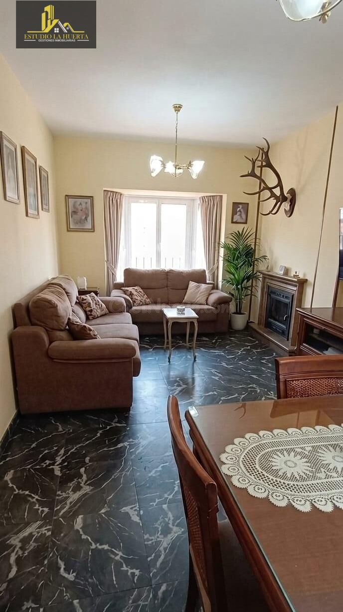 CASA PAREADA EN ZONA CARTUJA CON GRAN PATIO - foto 2