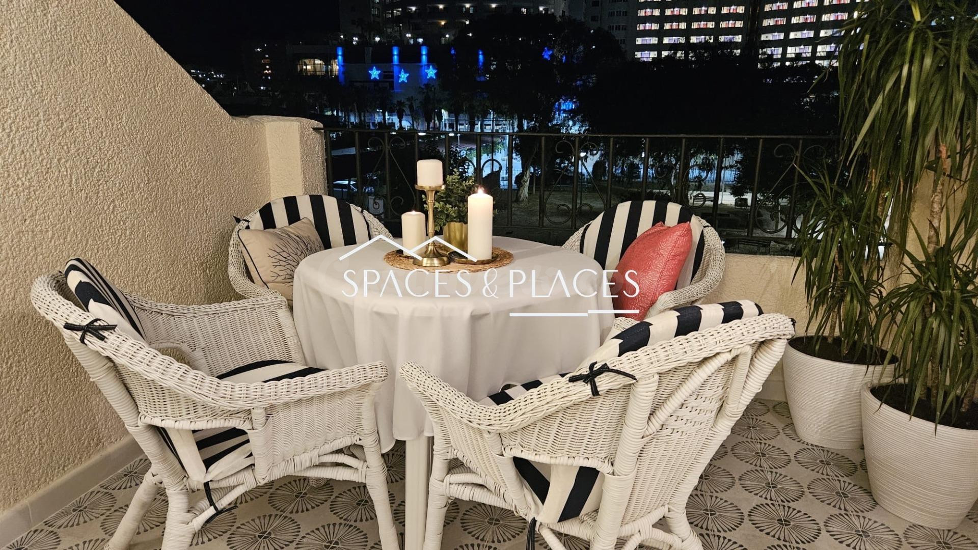 Elegante dúplex junto al mar con impresionantes vistas y comodidades modernas en Marina d’Or