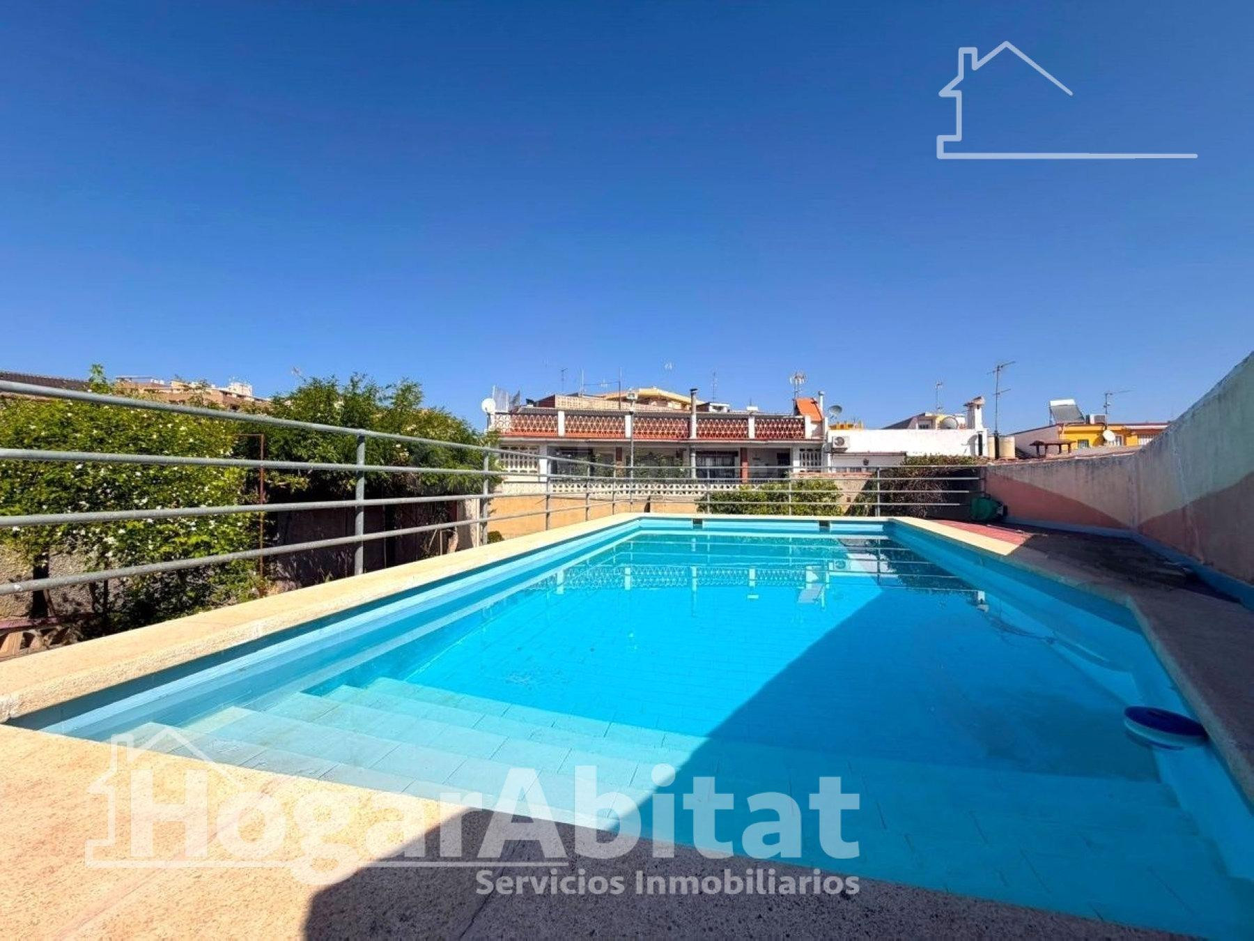 !GRAN VIVIENDA! ESPACIOSA CON TRASTERO, TERRAZA SOLARIUM, BARBACOA, JARDIN Y PISCINA
