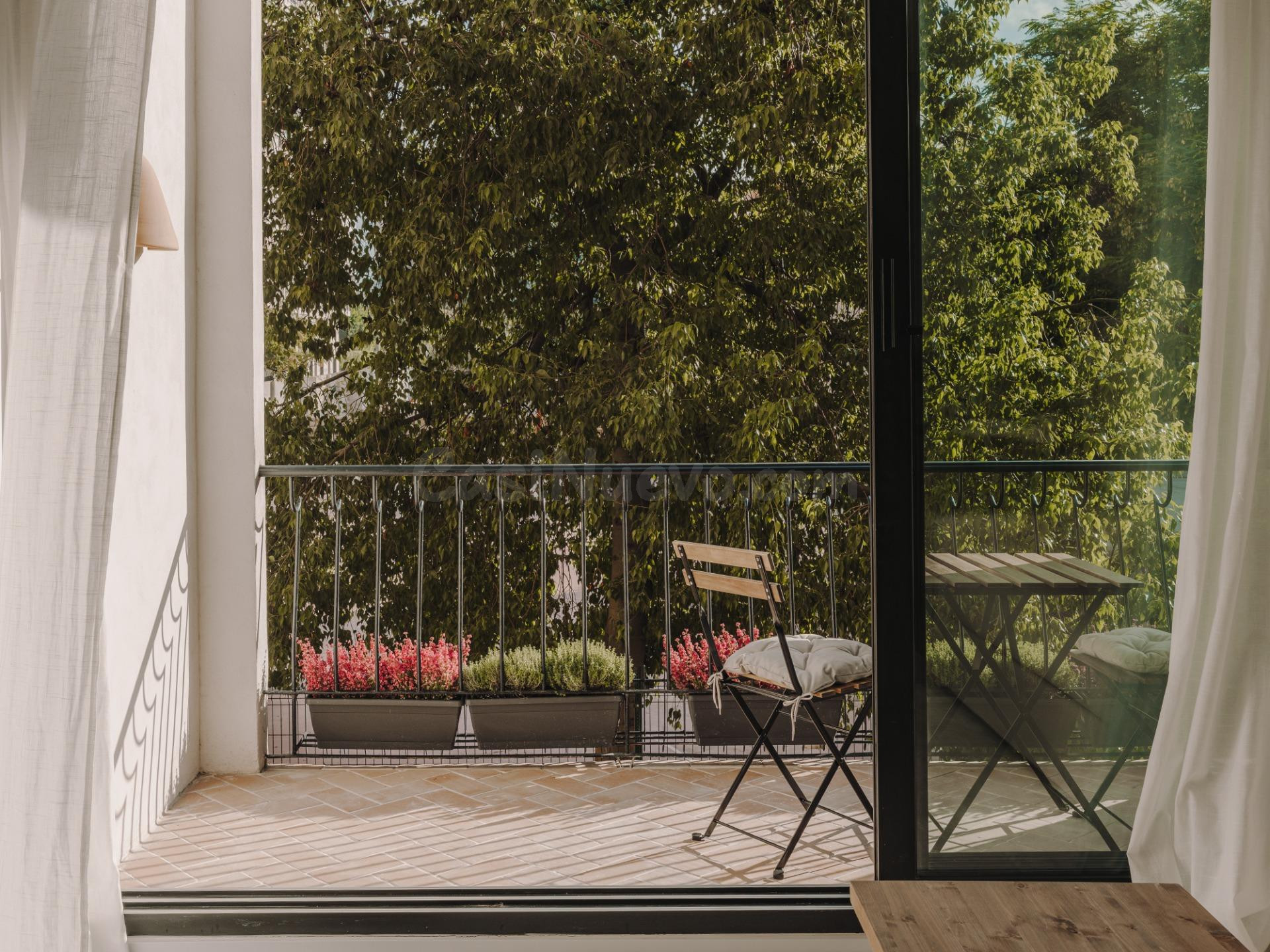 Piso luminoso con 3 habitaciones y 2 baños en Monteolivete