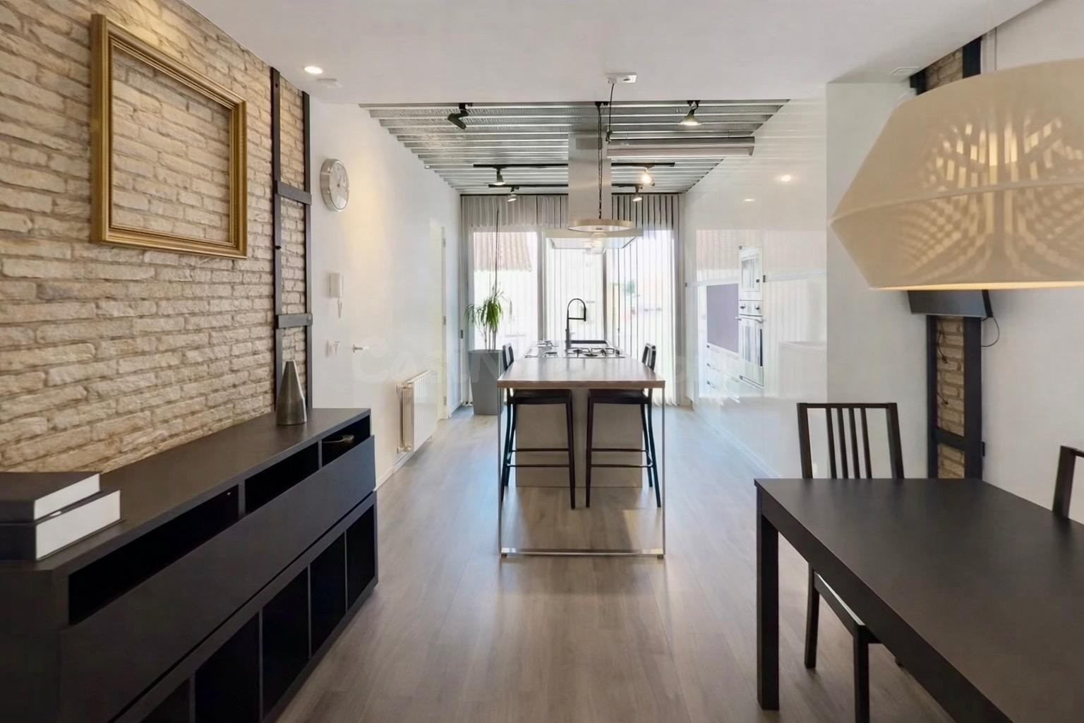 Ático tipo loft con gran terraza privada en Mestalla