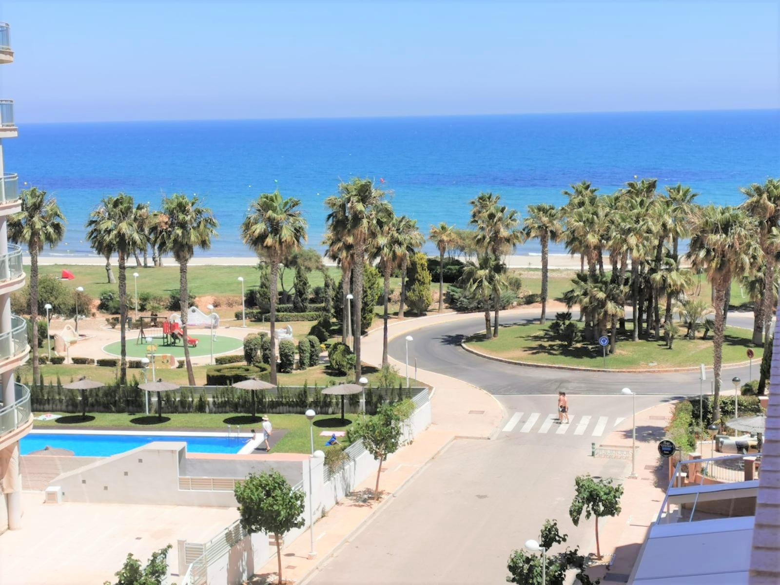 AYF INMOBILIARIA OFRECE EN VENTA APARTAMENTO DE ALQUILER VACACIONAL CON VISTAS AL MAR .