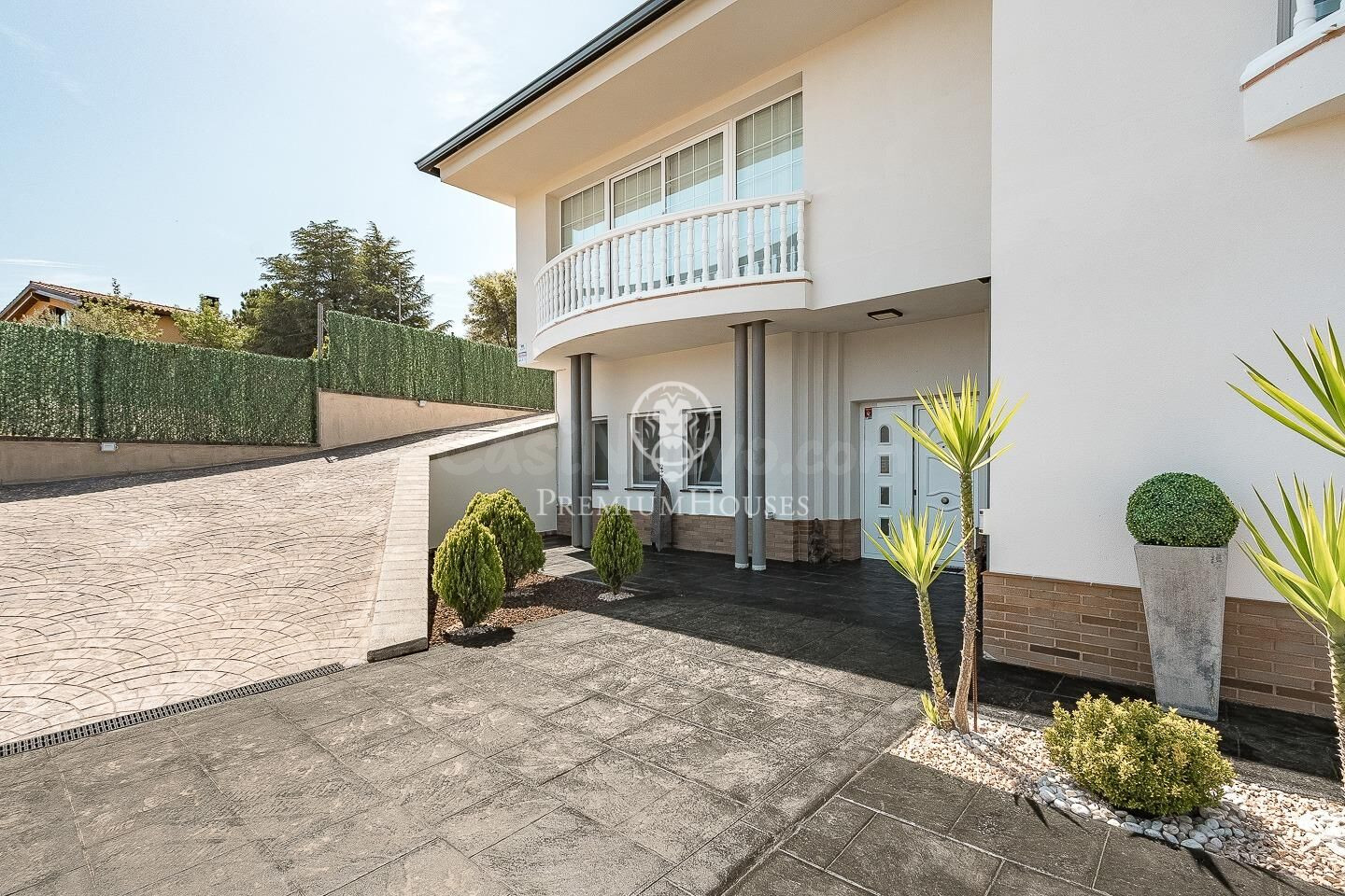 Casa unifamiliar en venta con jardín y piscina - foto 4