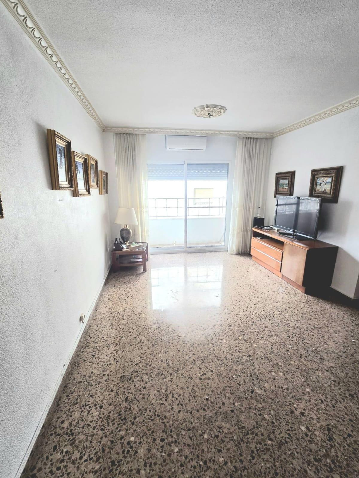 Gran piso con garaje incluido en Burjassot – 4 habitaciones  - foto 4