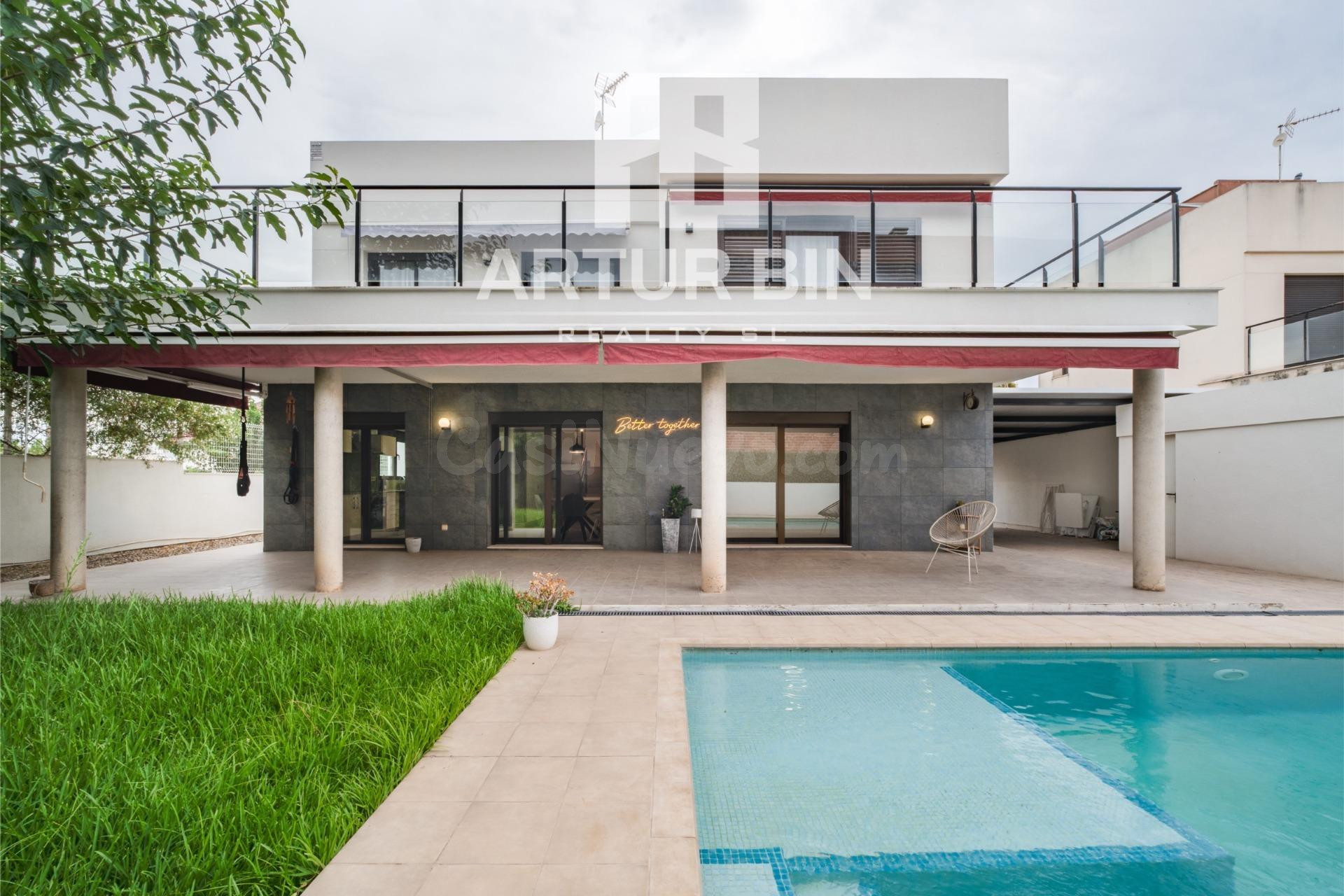 Casa 5 habitaciones 215m² en venta - Urbanizacion montsano