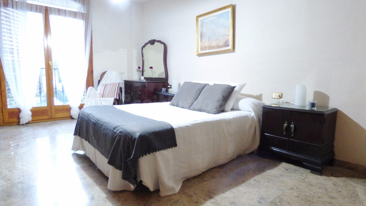 FANTÁSTICA CASA EN CALLE ARQUITECTO BERGES!!!