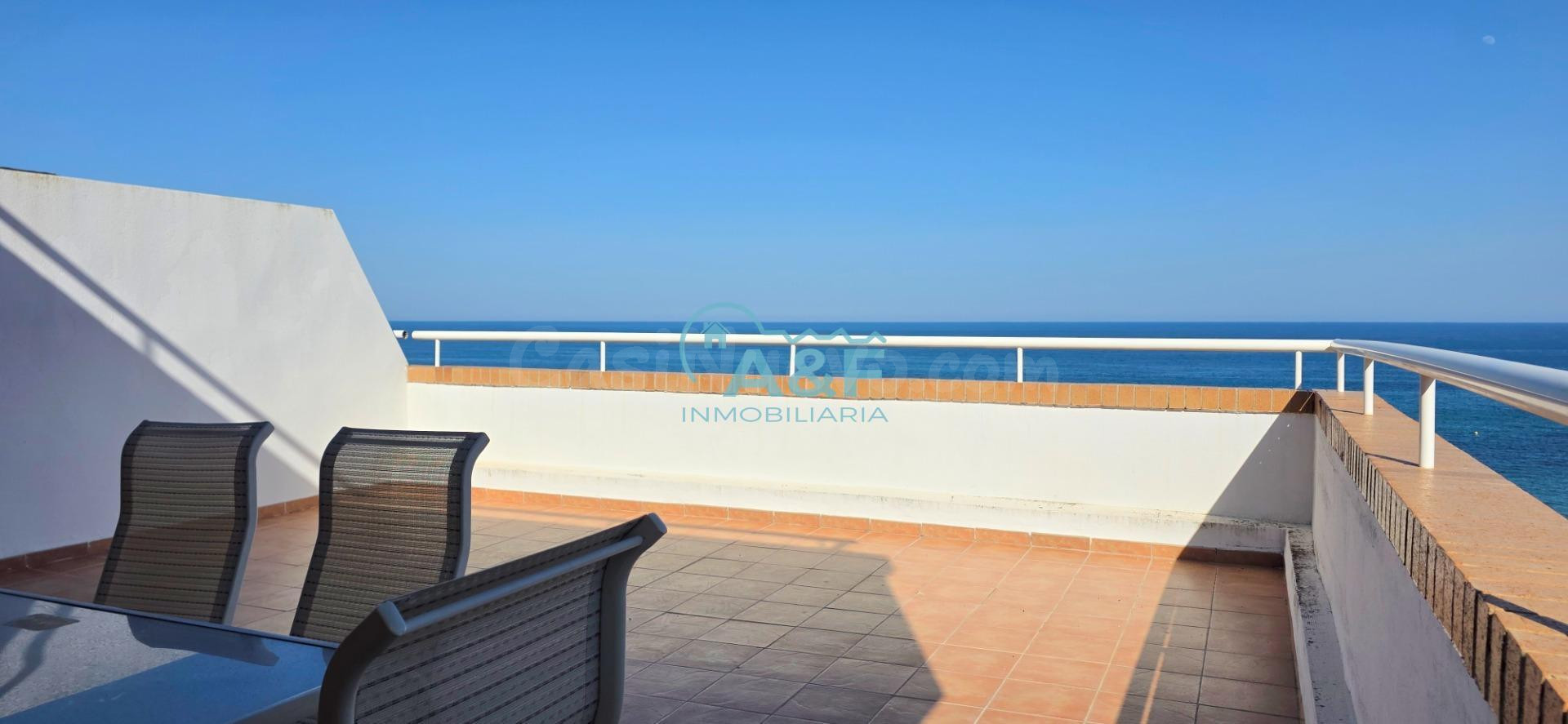 AYF INMOBILIARIA presenta: Exclusivo apartamento en venta frente al mar