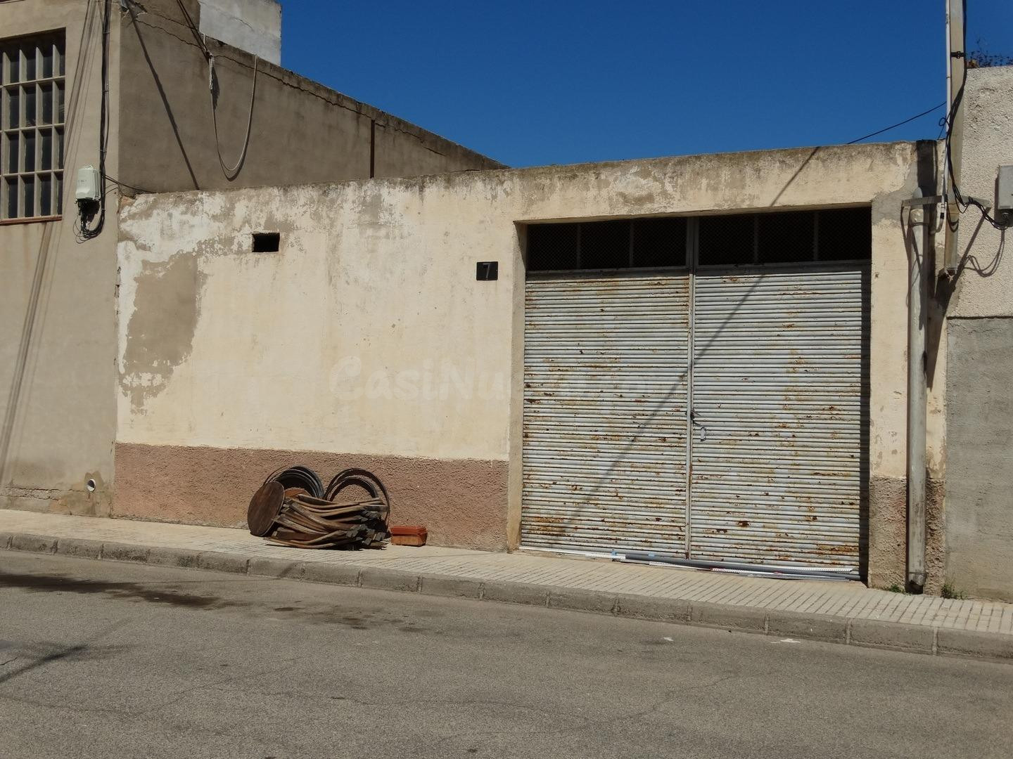 ALMACEN CON ACESOS A DOS CALLES