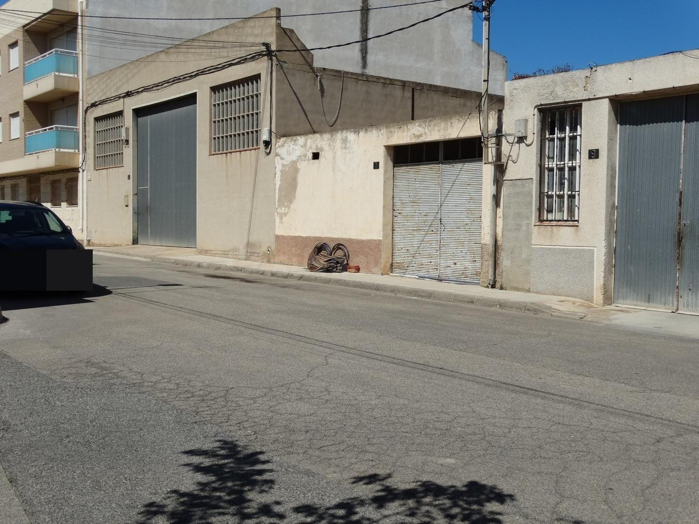 ALMACEN CON ACESOS A DOS CALLES - foto 2