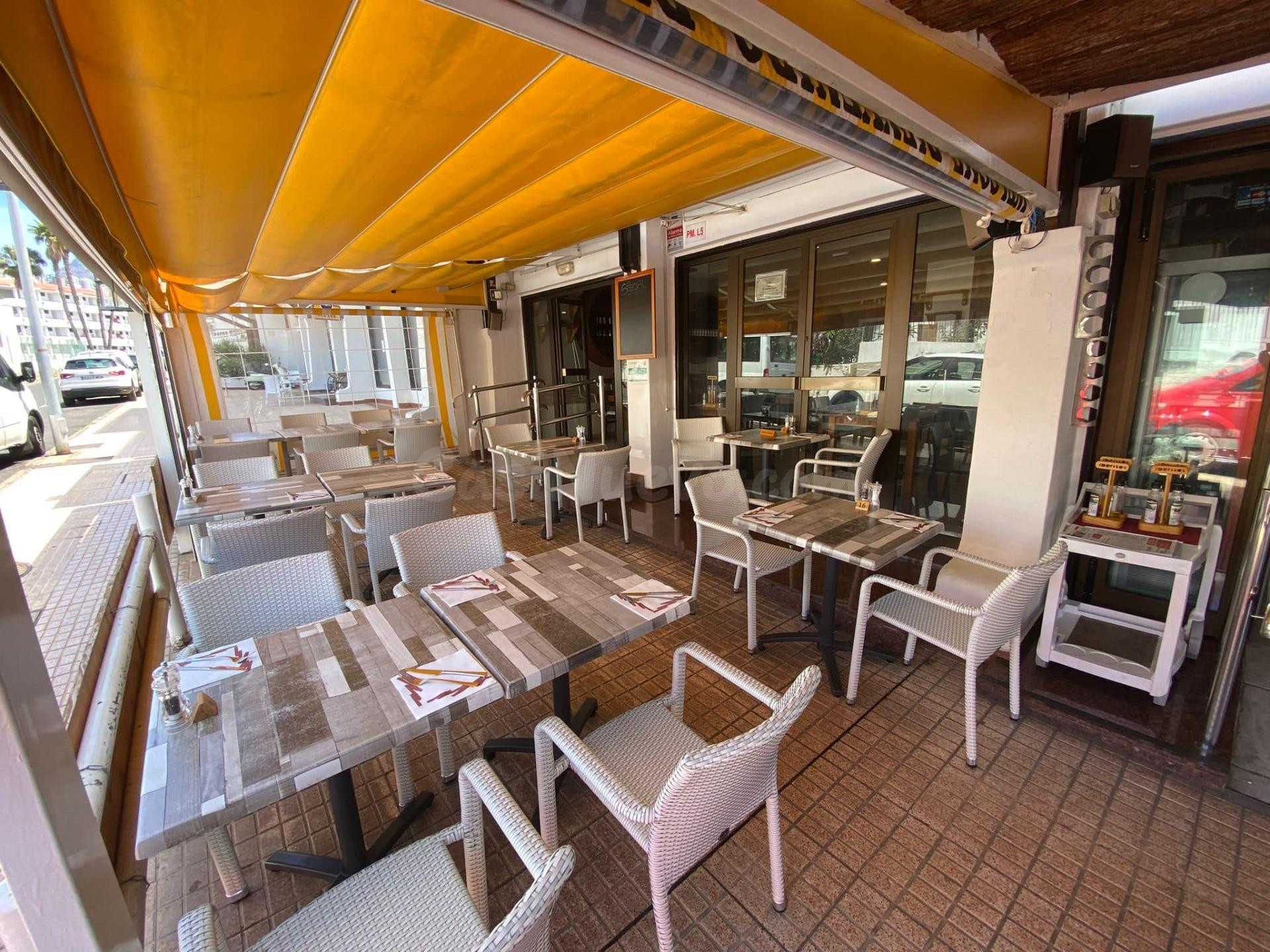 Traspaso de restaurante/pizzería con terraza grande en el centro de los cristianos