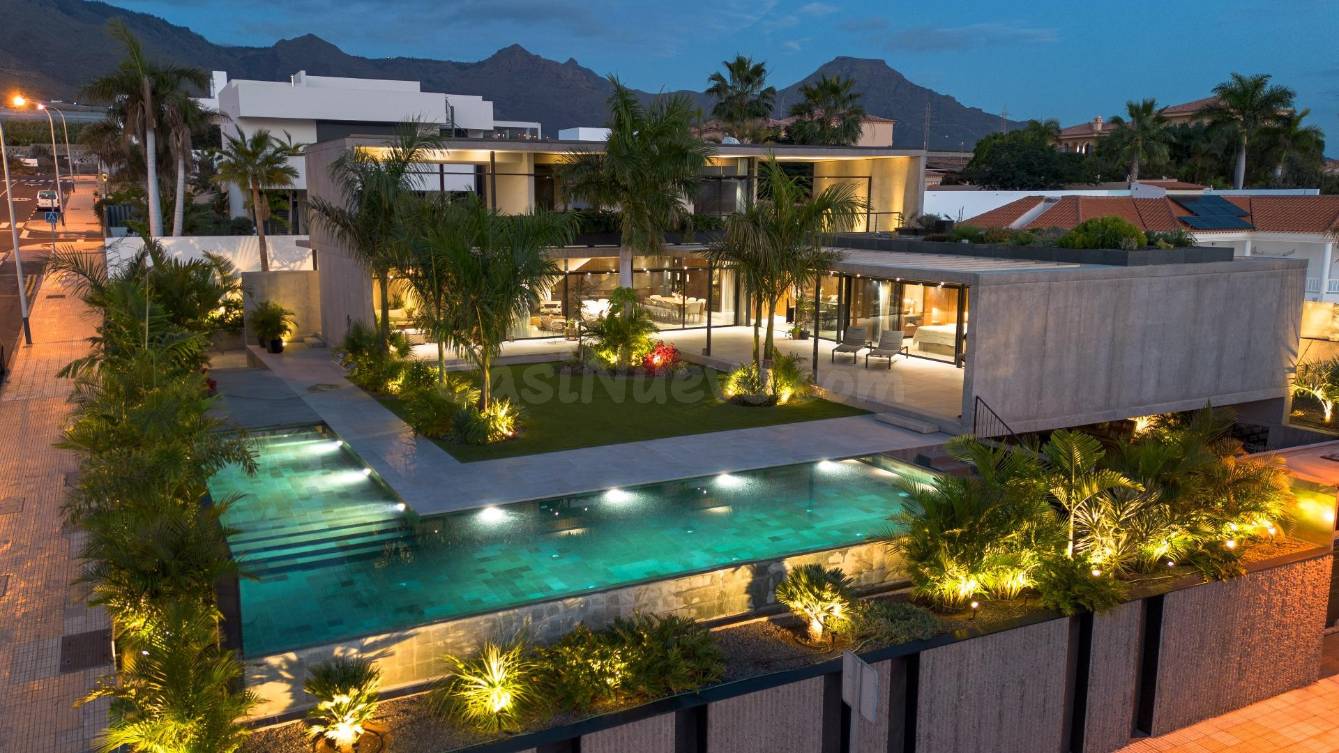 Elegante Villa Bali. Playa Paraíso. Adeje