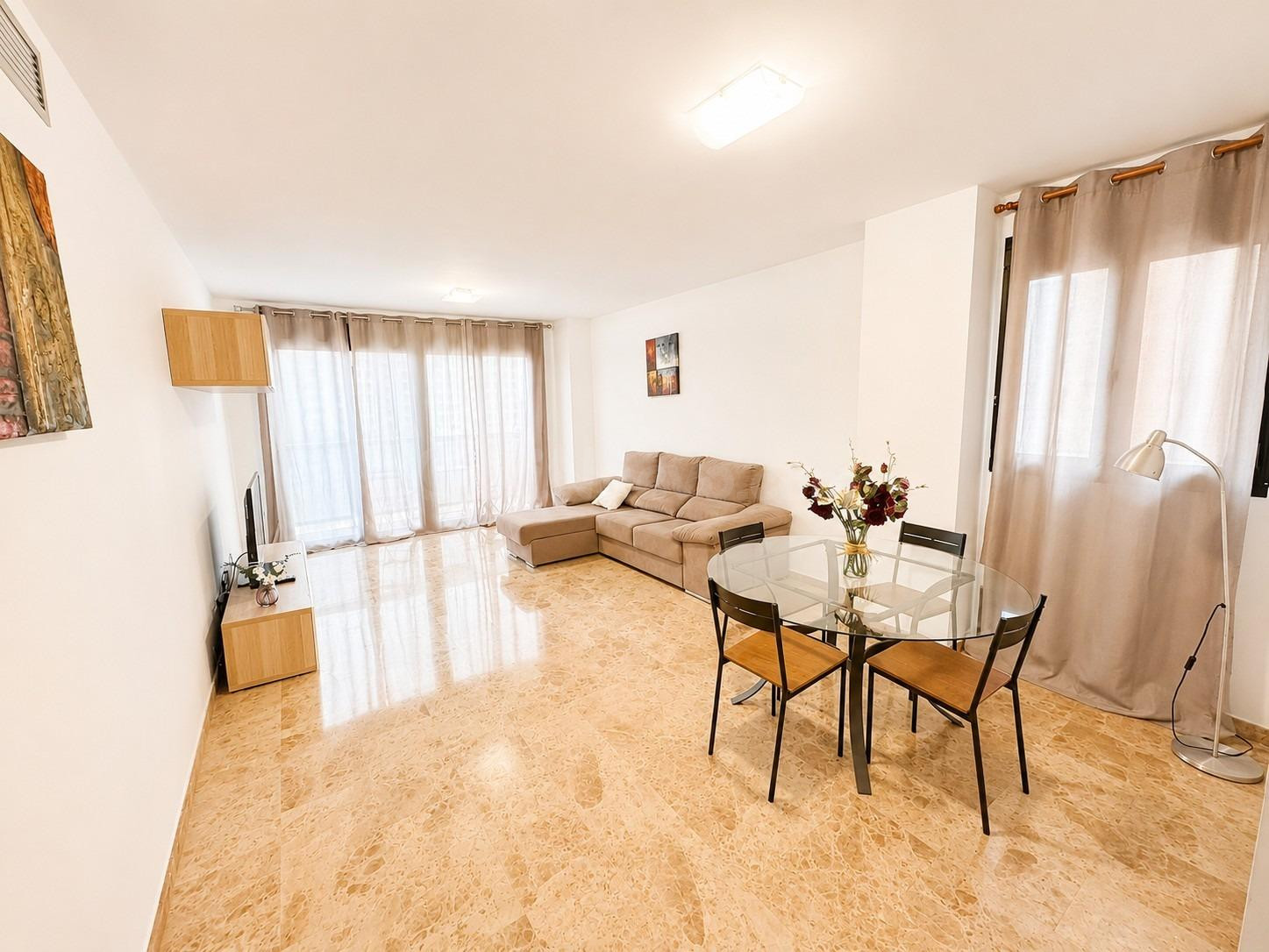 Fantástica vivienda con piscina junto al Jardín del Turia | 3 habitaciones | 2 baños | Penya-Roja