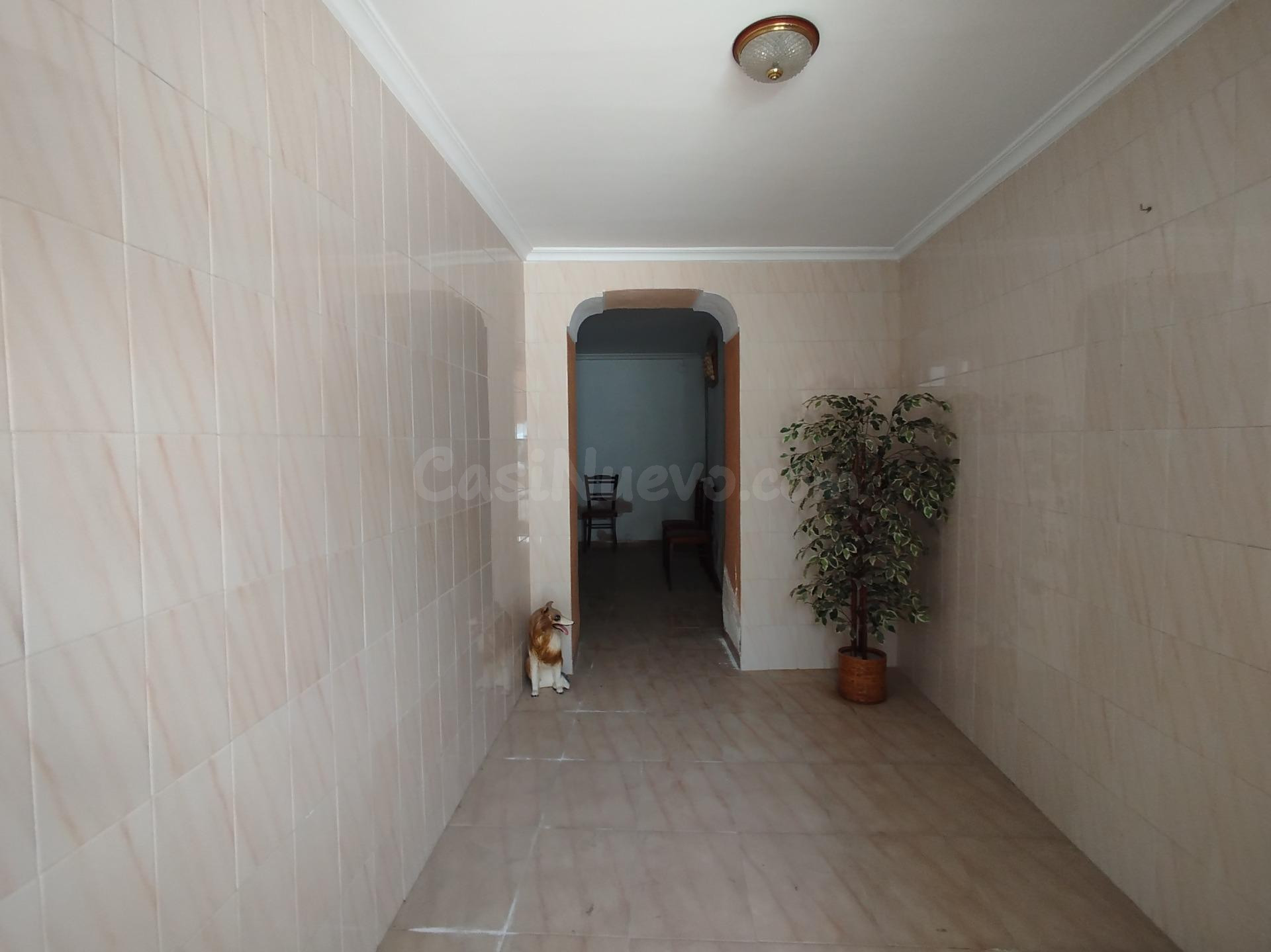Vivienda  para reformar con almacén y patio