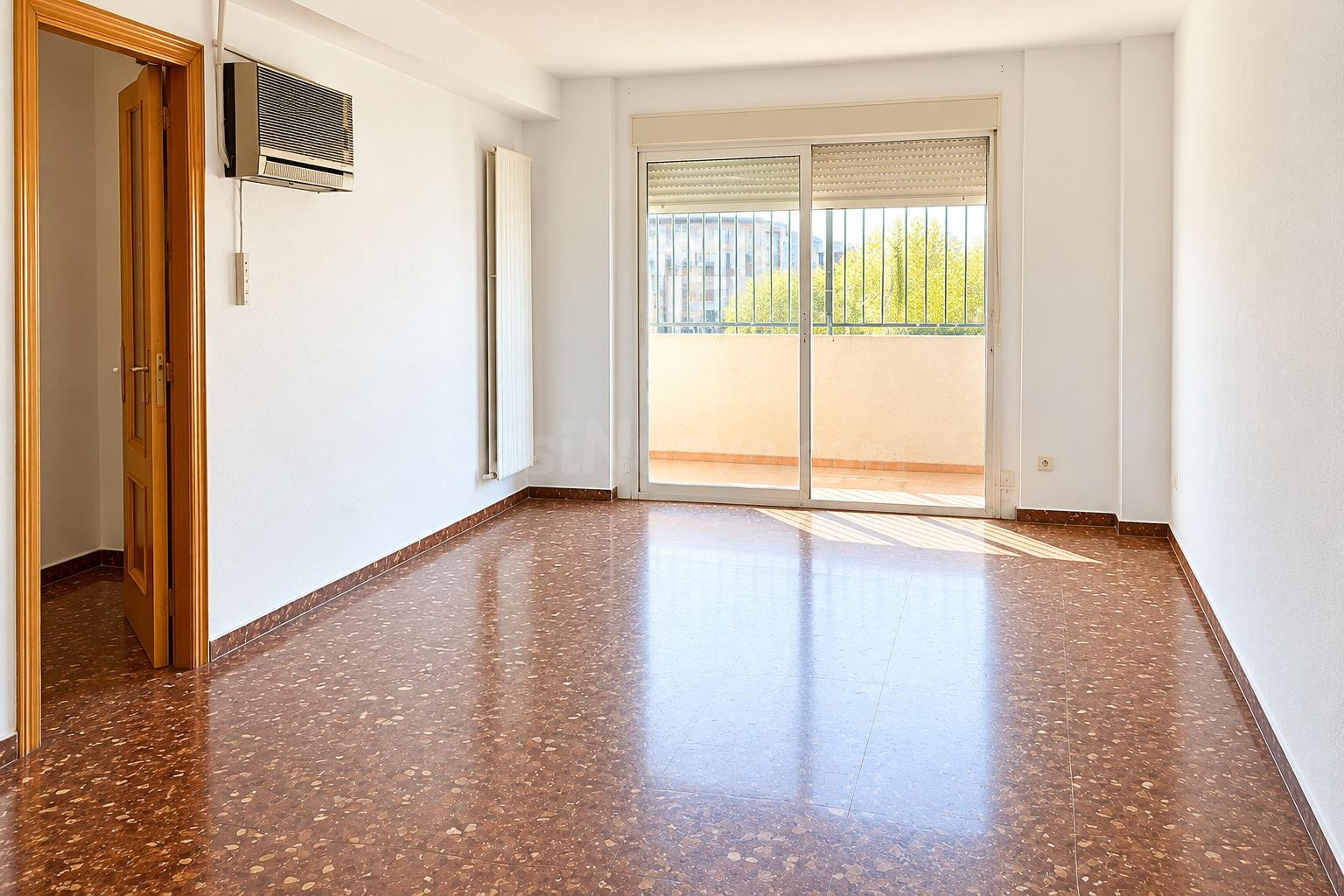 LUMINOSO PISO EN 7ª PLANTA CON TERRAZA EN AYORA