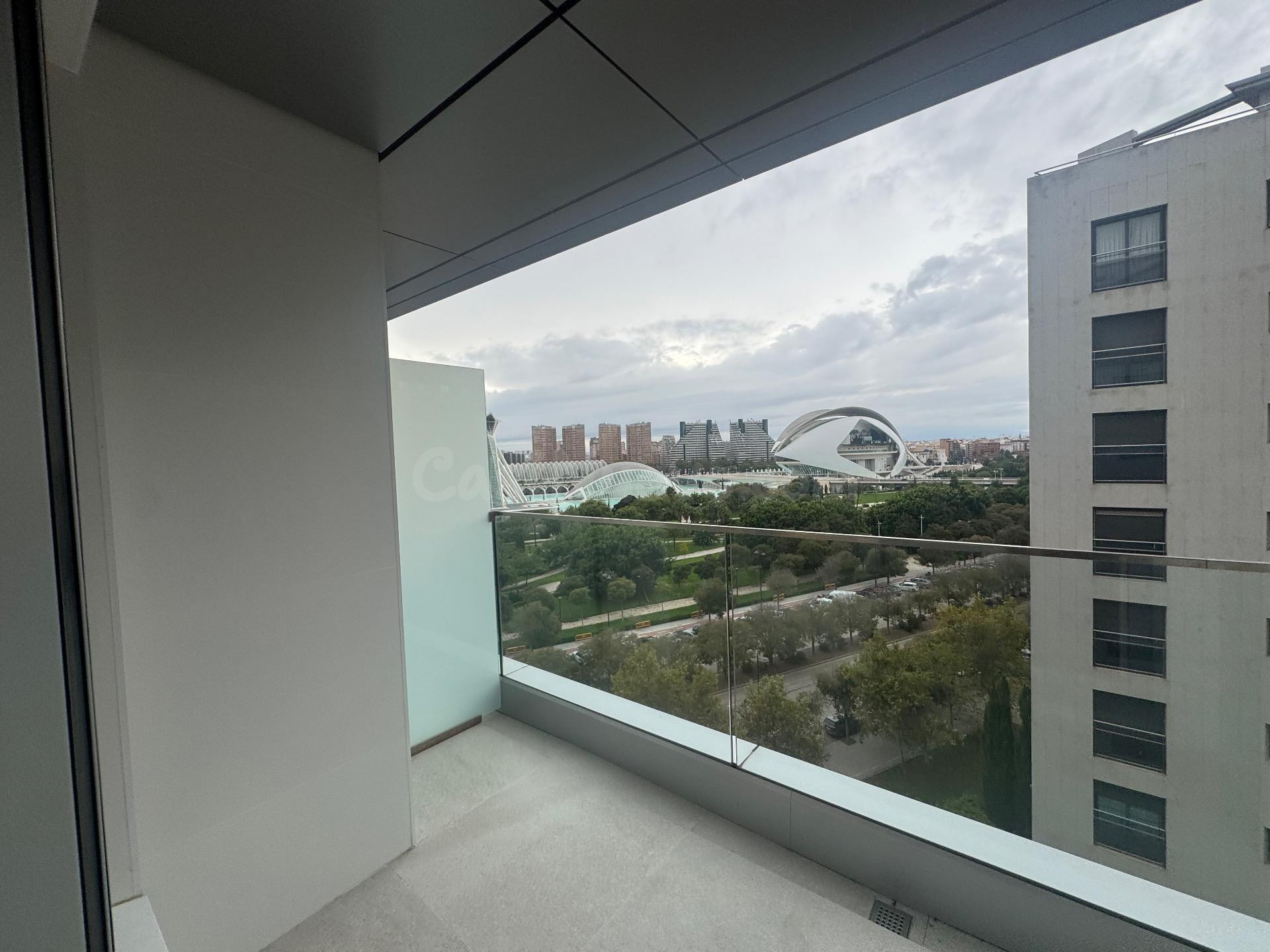 Piso de 3 habitaciones en alquiler en Ciudad de las Arts