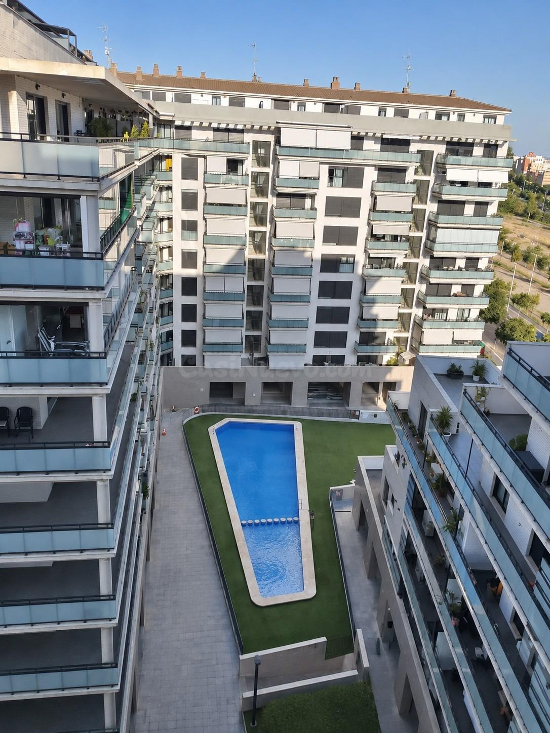 Piso sin amueblar con garaje y piscina en Sagunto