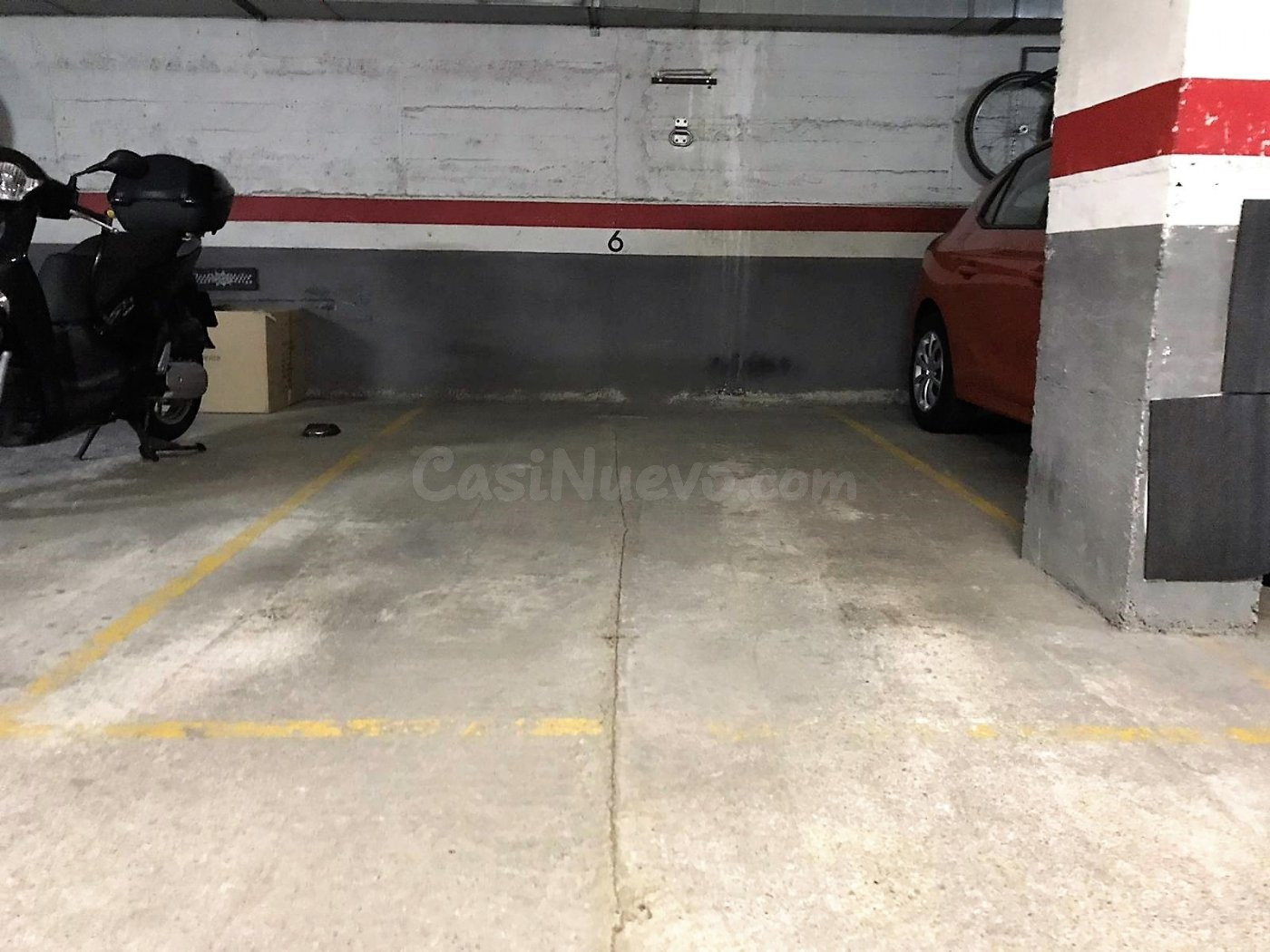 Plaza de parking para coche grande