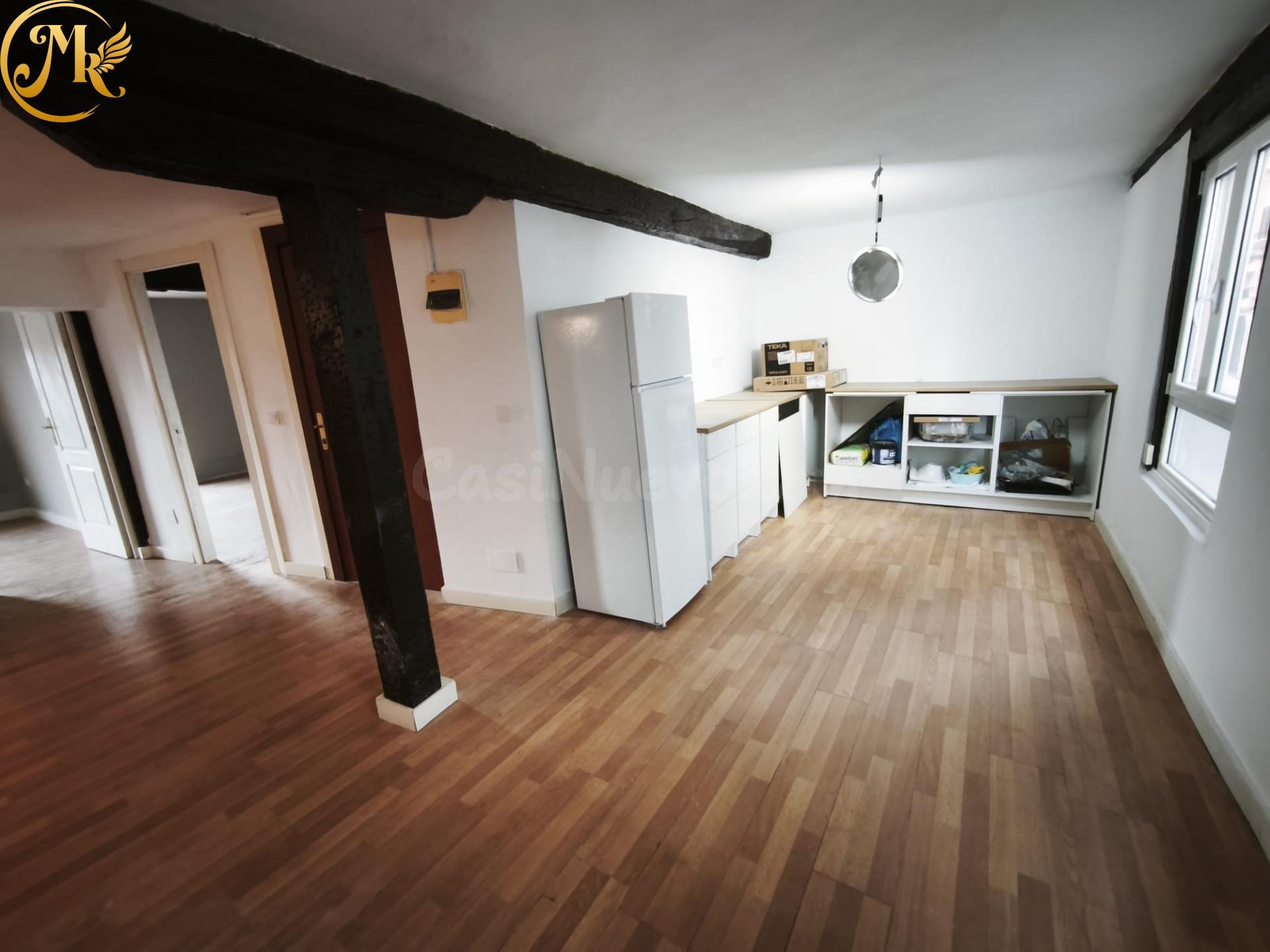 EXCLUSIVA CON MIES DE RIAL. PISO DE 3 habitaciones, CÉNTRICO Y LUMINOSO. PRIMERO DE ALTURA.