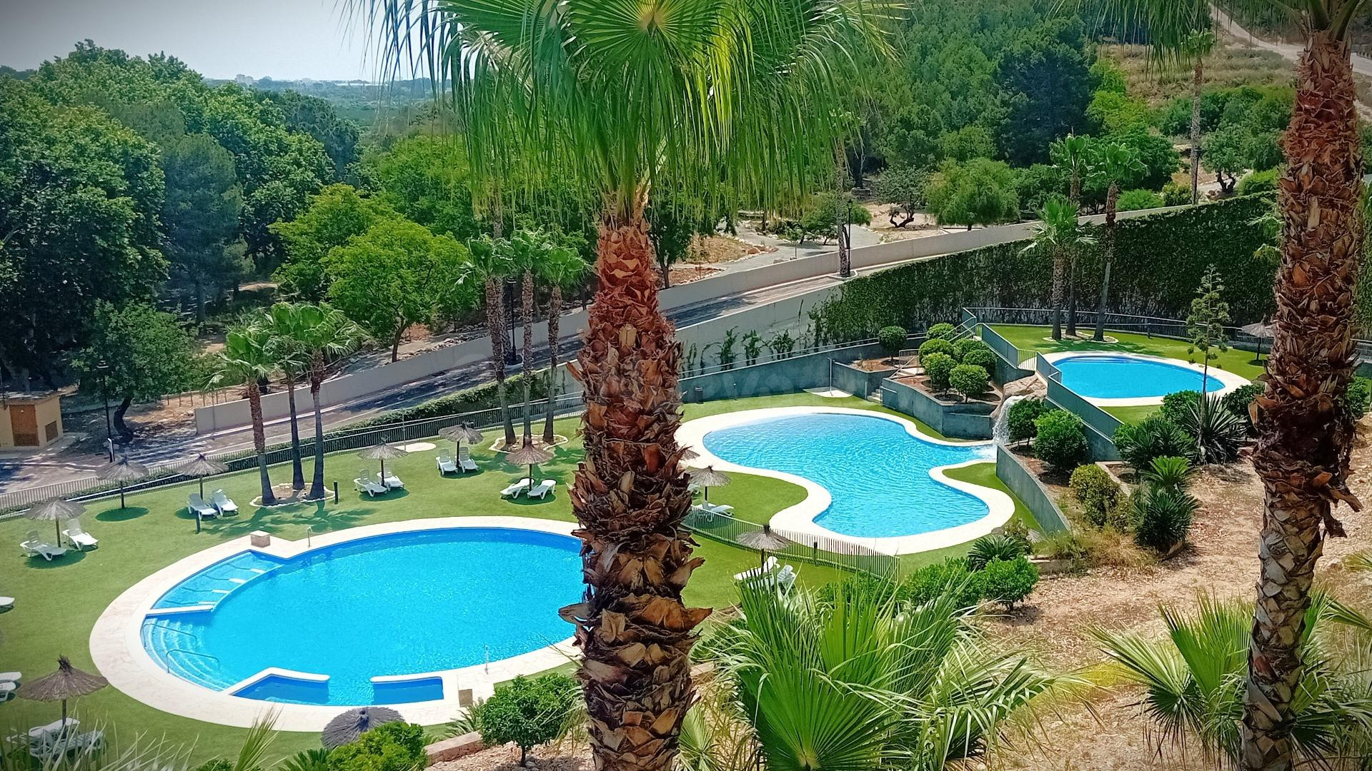 FABULOSOS APARTAMENTOS CON TERRAZA EN URBANIZACION CON PISCINA