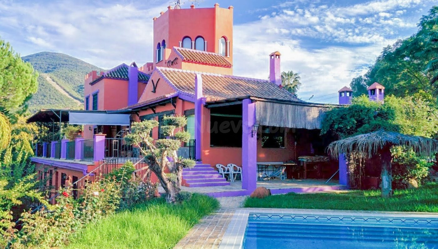 CHALET CON APARTAMENTO INDEPENDIENTE. ALHAURÍN EL GRANDE