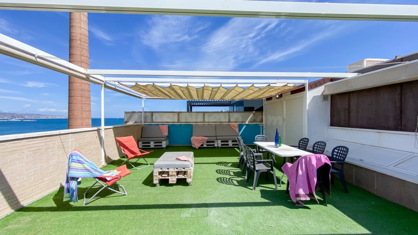 ÁTICO DÚPLEX EN ALQUILER. PRIMERA LÍNEA DE PLAYA. PASEO MARÍTIMO. MÁLAGA