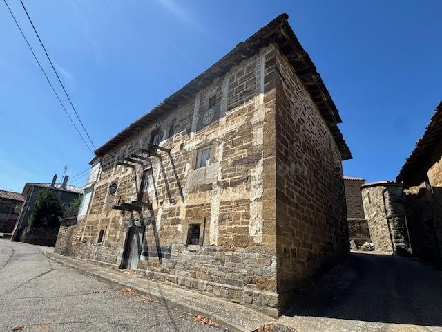 Gran casa y Almacen con finca en Villardeciervos