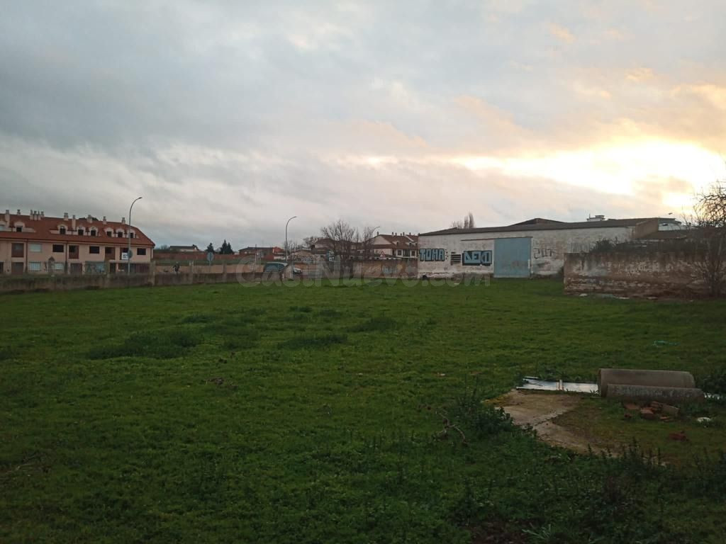 Terreno con Nave Industrial