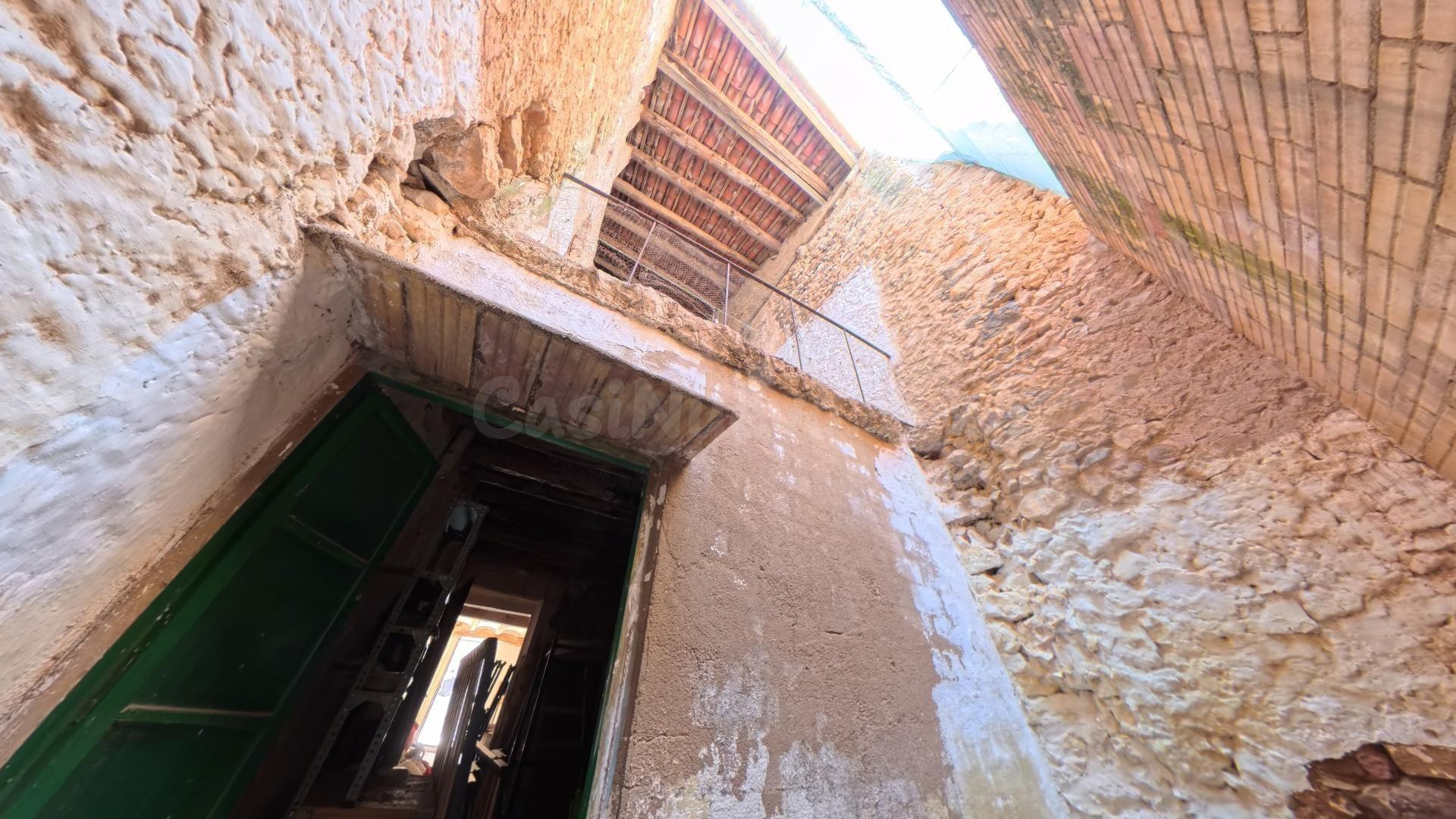 Casa de pueblo para reformar en el centro de Freginals