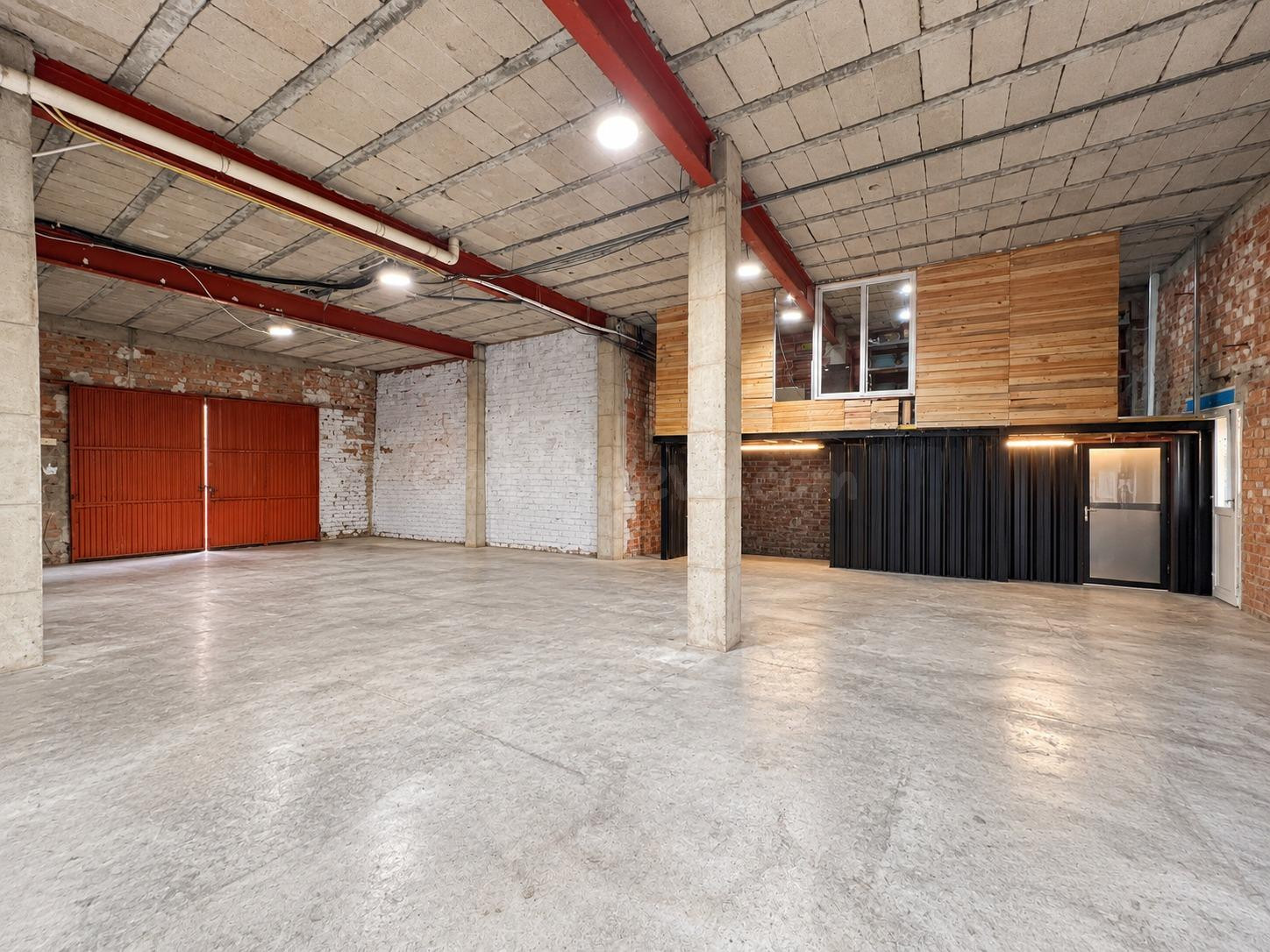 AMPLIO ALMACÉN URBANO CON POSIBILIDAD DE CONVERSIÓN A VIVIENDA EN EL CENTRO DE DELTEBRE
