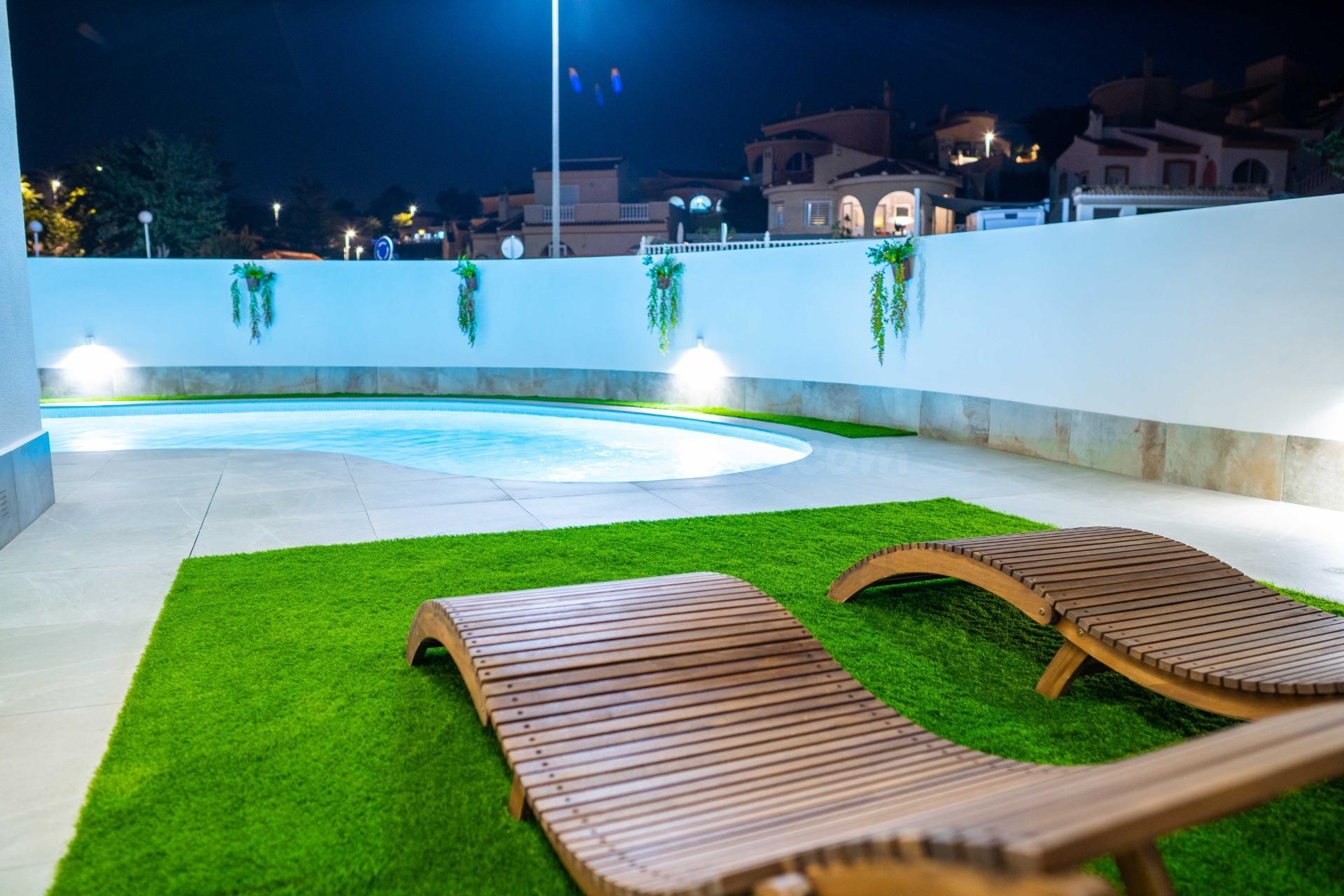VILLA INDEPENDIENTE CON PISCINA PRIVADA Y SÓTANO CON APARTAMENTO INDEPENDIENTE. LLAVE EN MANO!